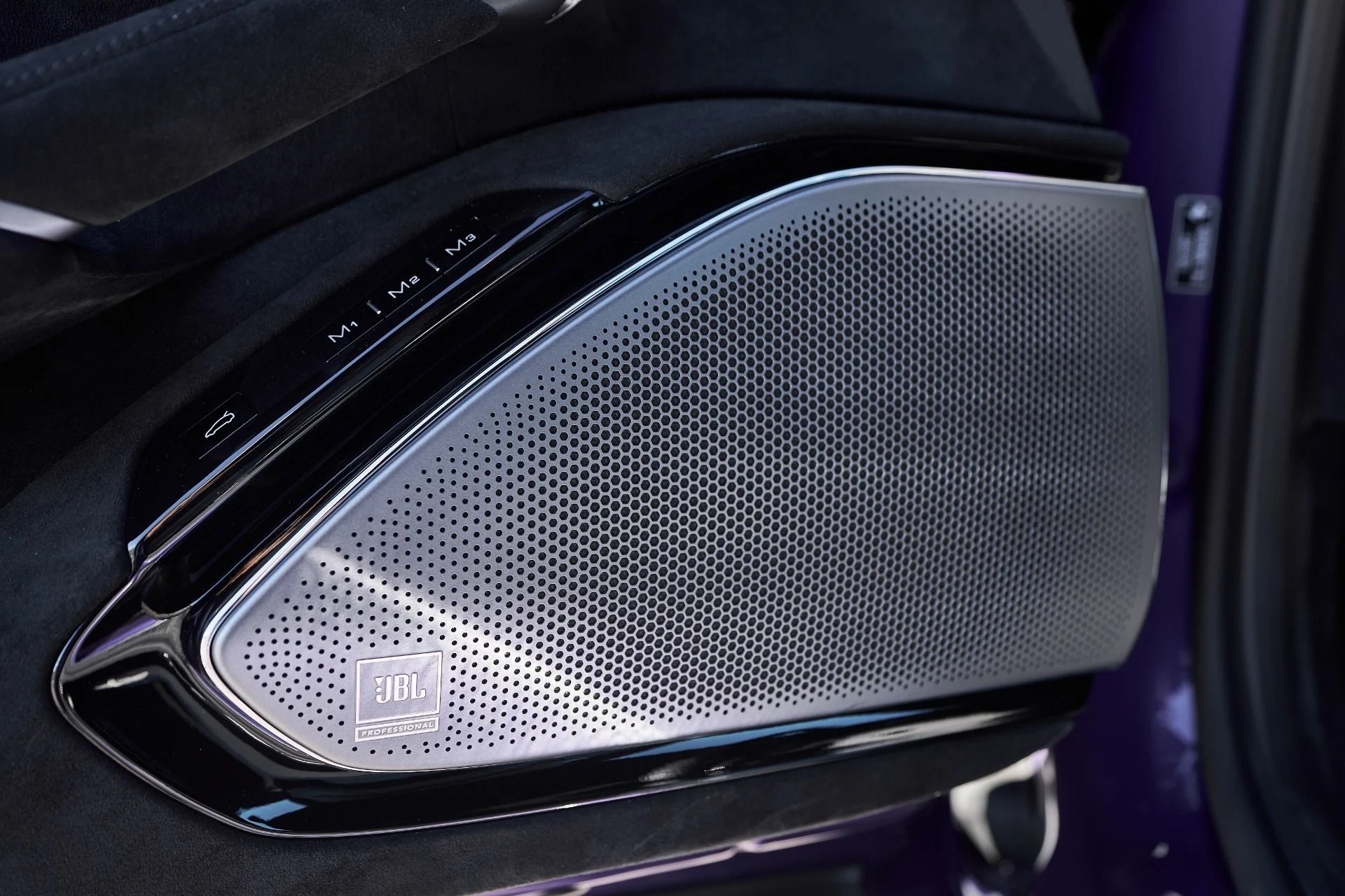 mph030_4292080284_Used_2024_Ferrari_Roma_Base_1762022569_12a9154f90