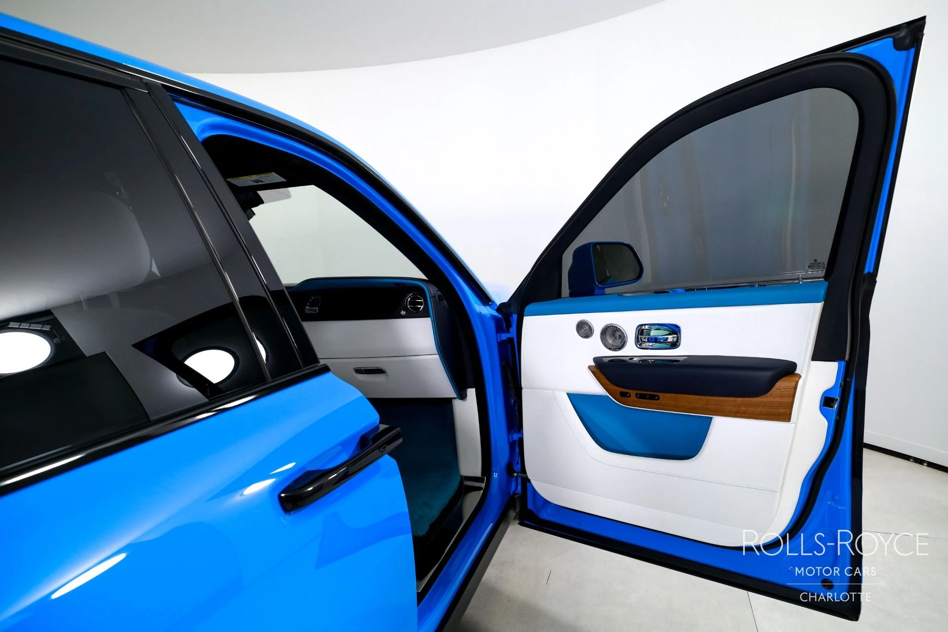 mph030_438393596_Used_2023_Rolls_Royce_Cullinan_1771369577_1edd51da4f