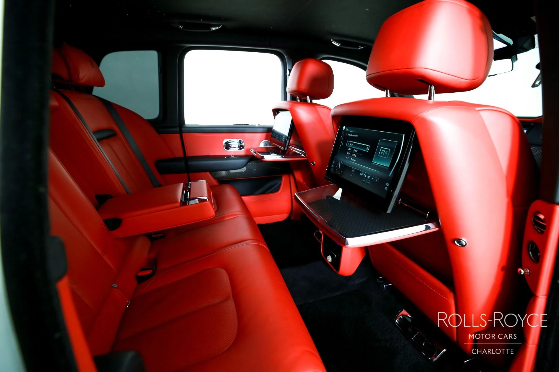 mph030_462226038_Used_2021_Rolls_Royce_Cullinan_Black_Badge_1767727722_20b8aa609d