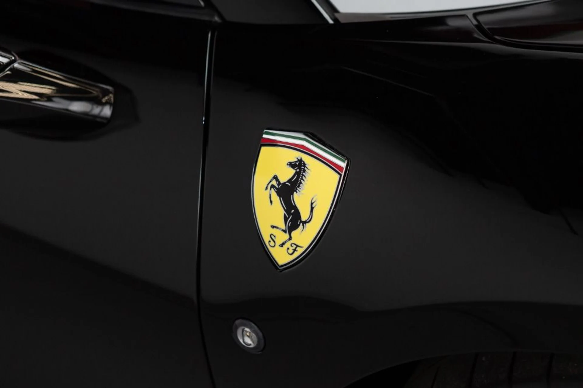 mph030_464543699_Used_2021_Ferrari_F8_Spider_b2620da54a