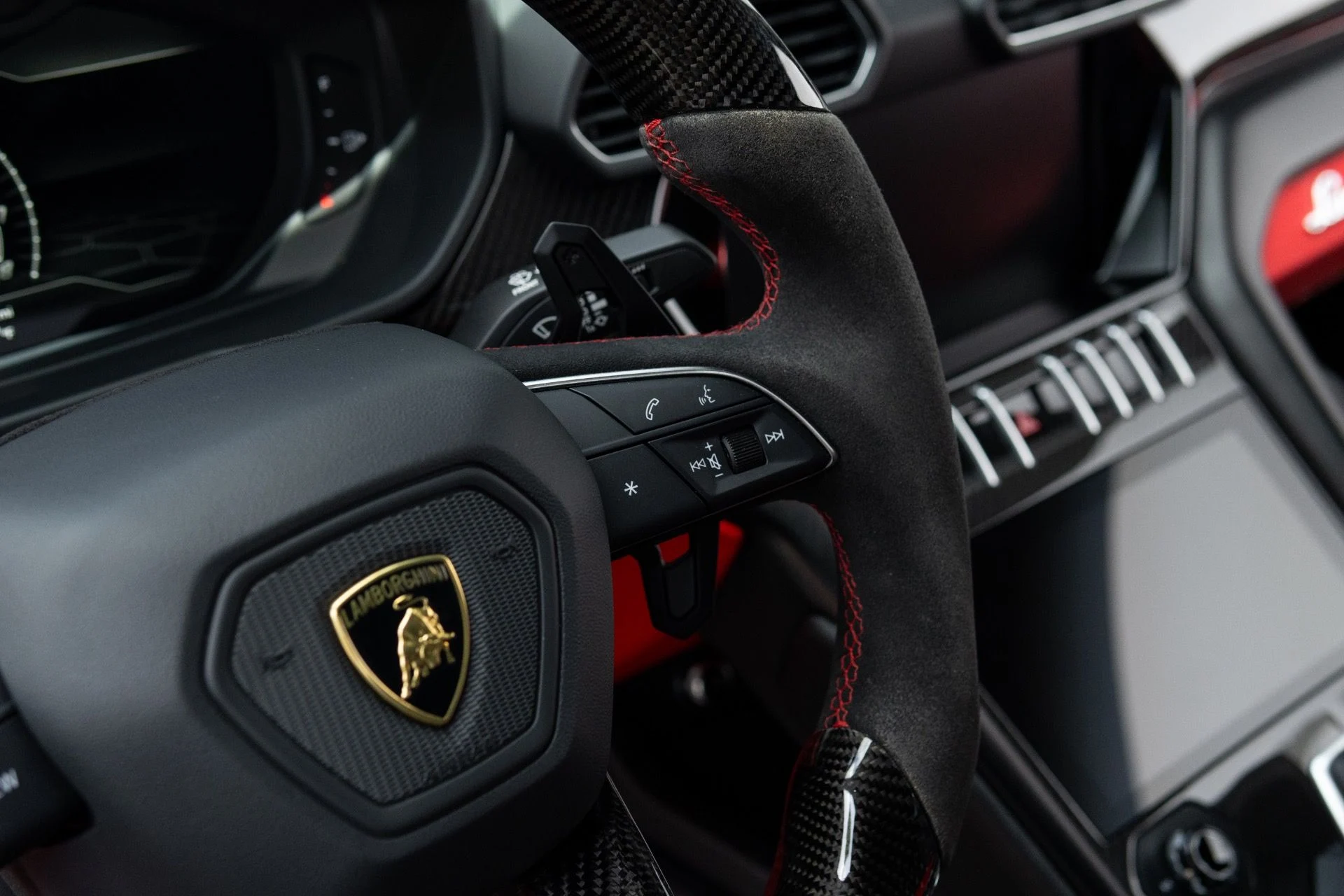 mph030_466958135_Used_2022_Lamborghini_Urus_1773951394_ee51dc5e31