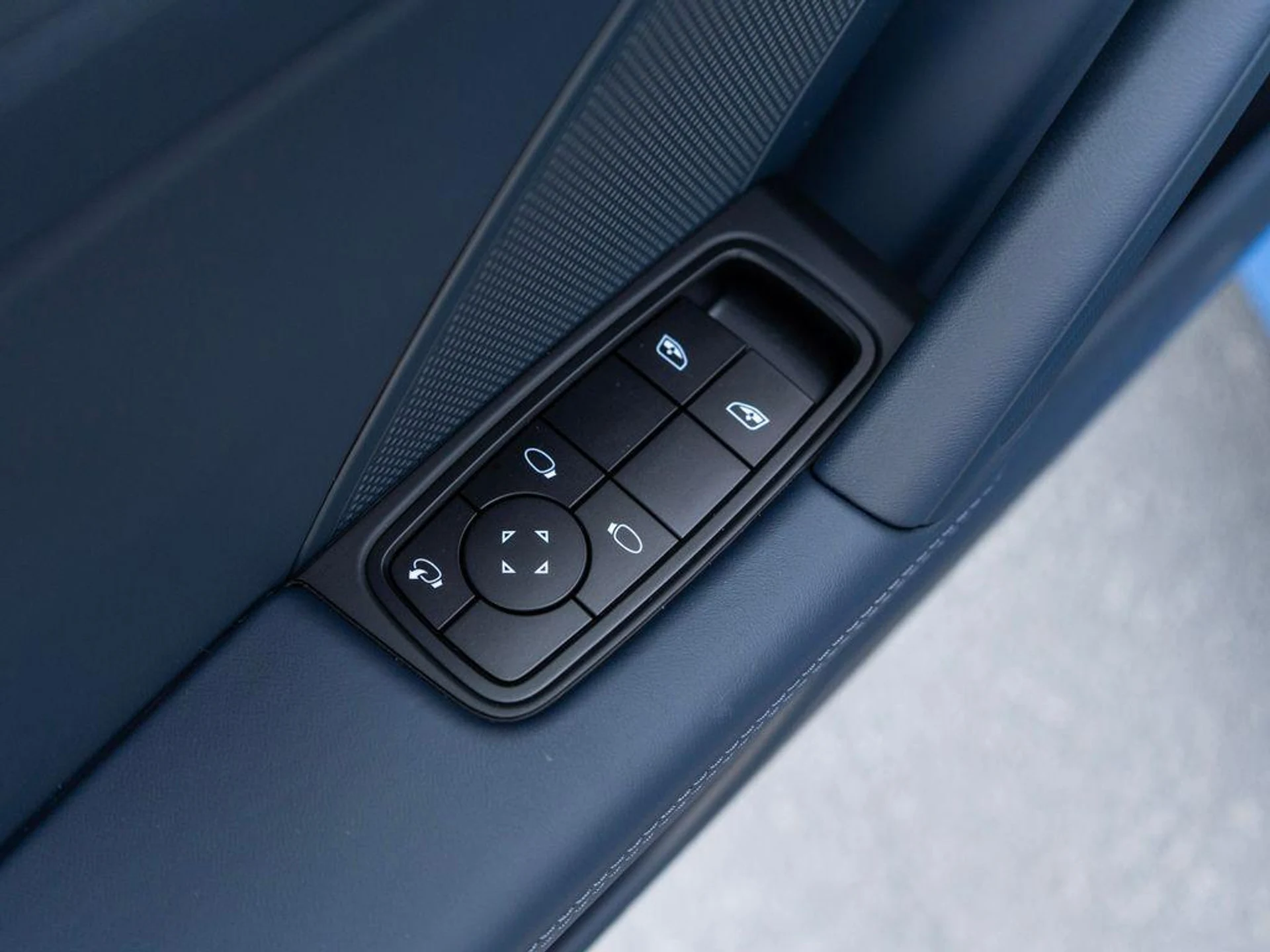 mph030_469707719_Wz5xa_8dmt_Pz5ly_C64aa_MYXS_So0_403aea0a5d