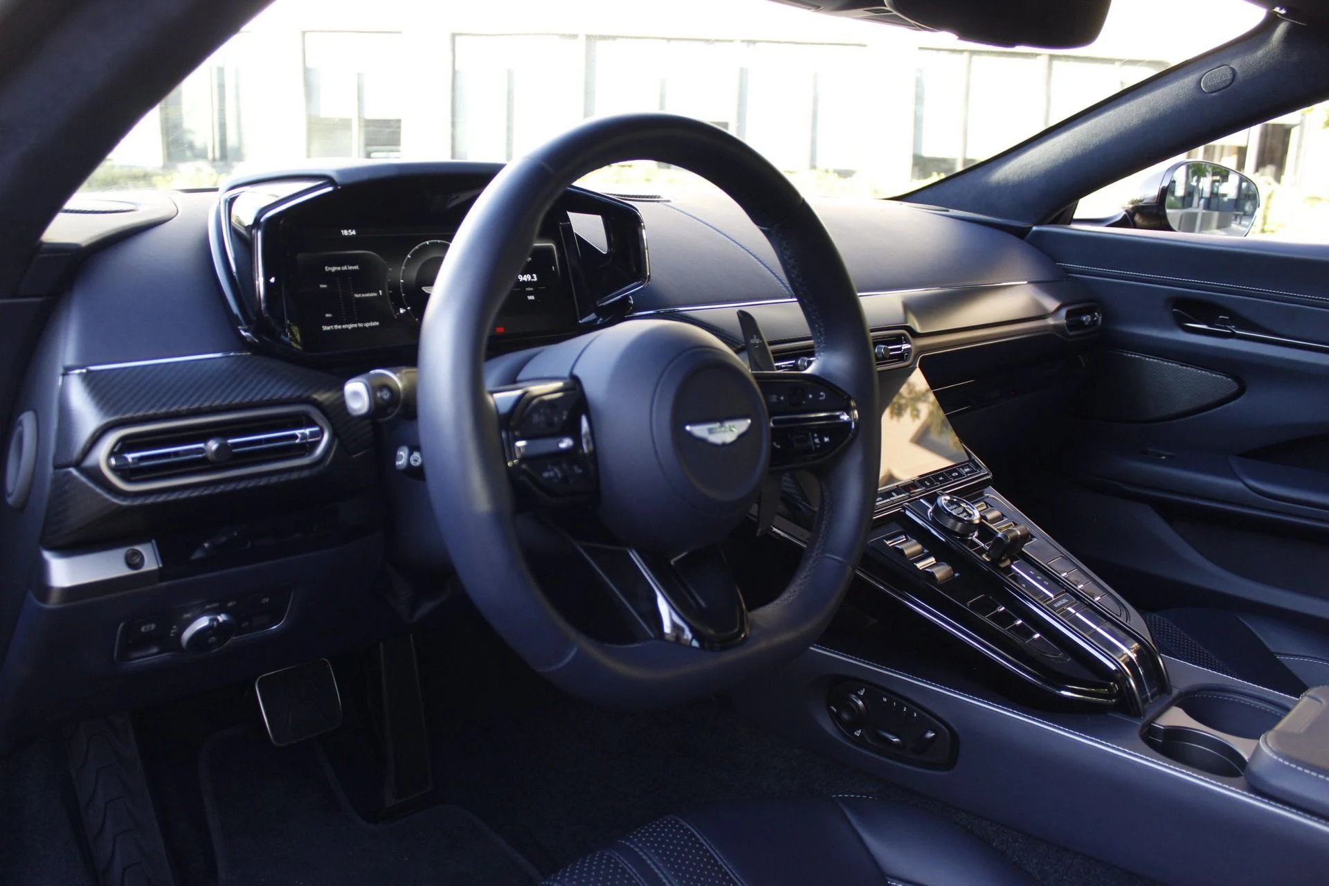 mph030_473960989_Used_2025_Aston_Martin_Vantage_1788306665_f78d250729
