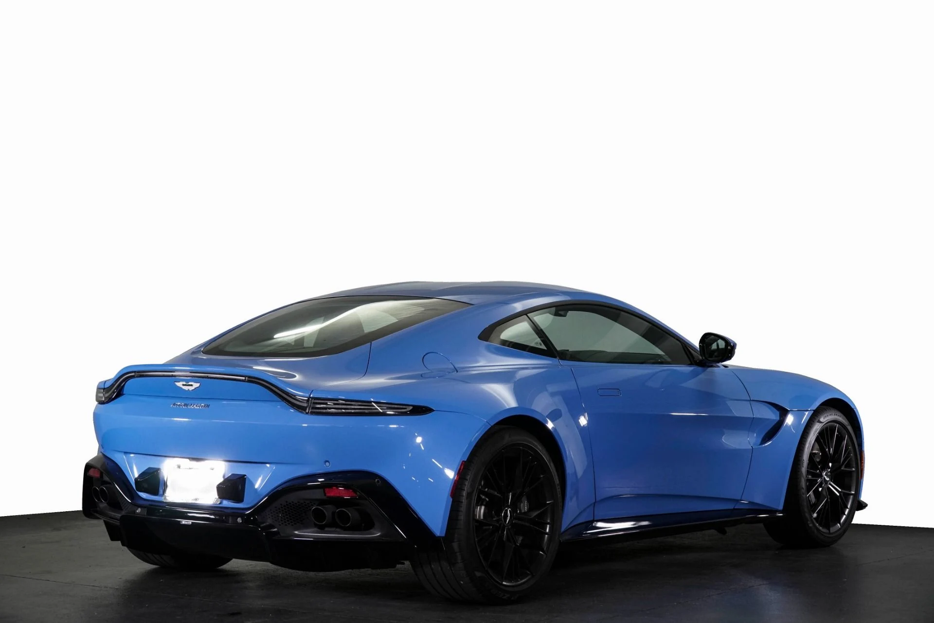 mph030_475802463_Used_2021_Aston_Martin_Vantage_1770366066_060e6889fb