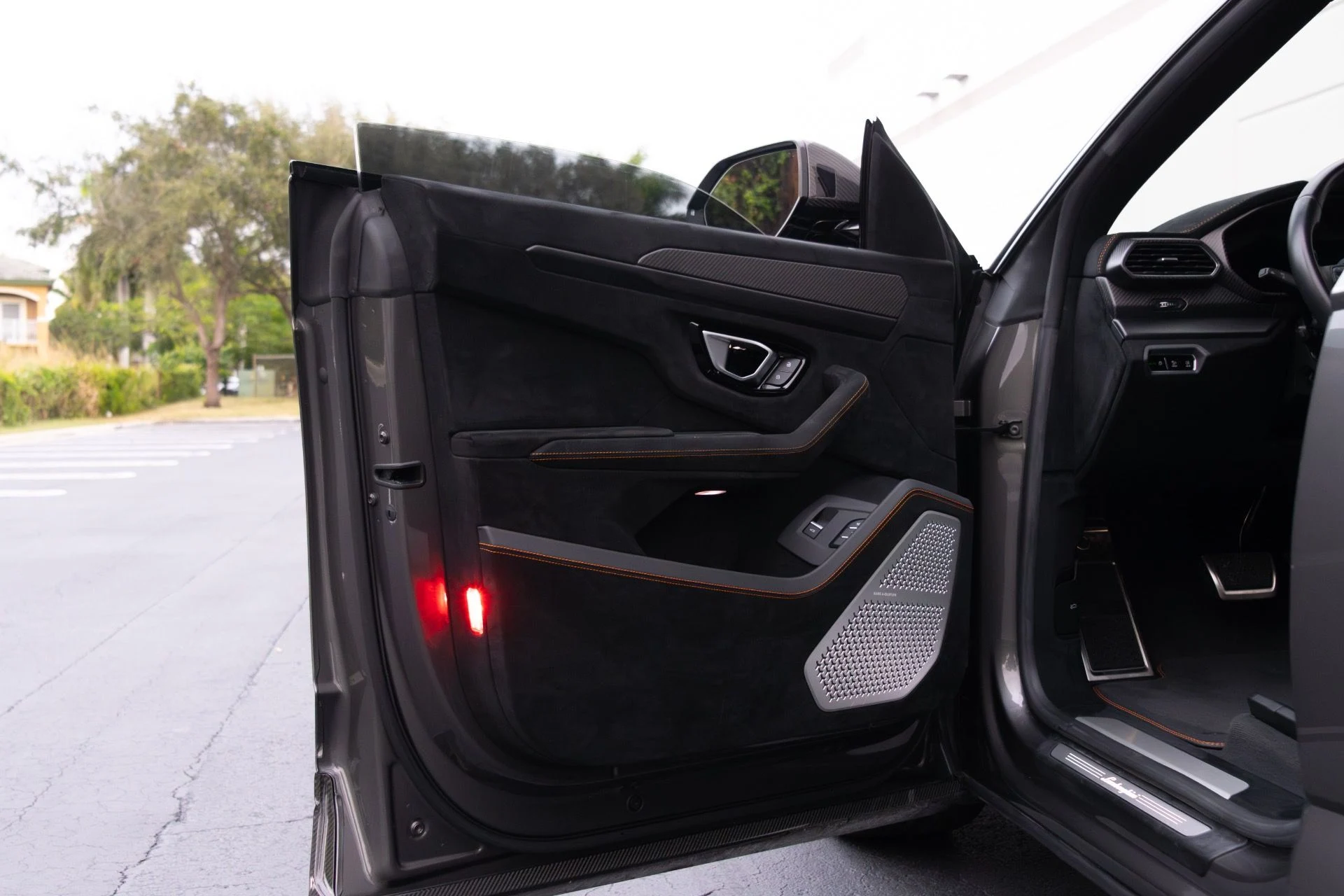 mph030_487416539_Used_2023_Lamborghini_Urus_Performante_1764644913_3173da9b4c