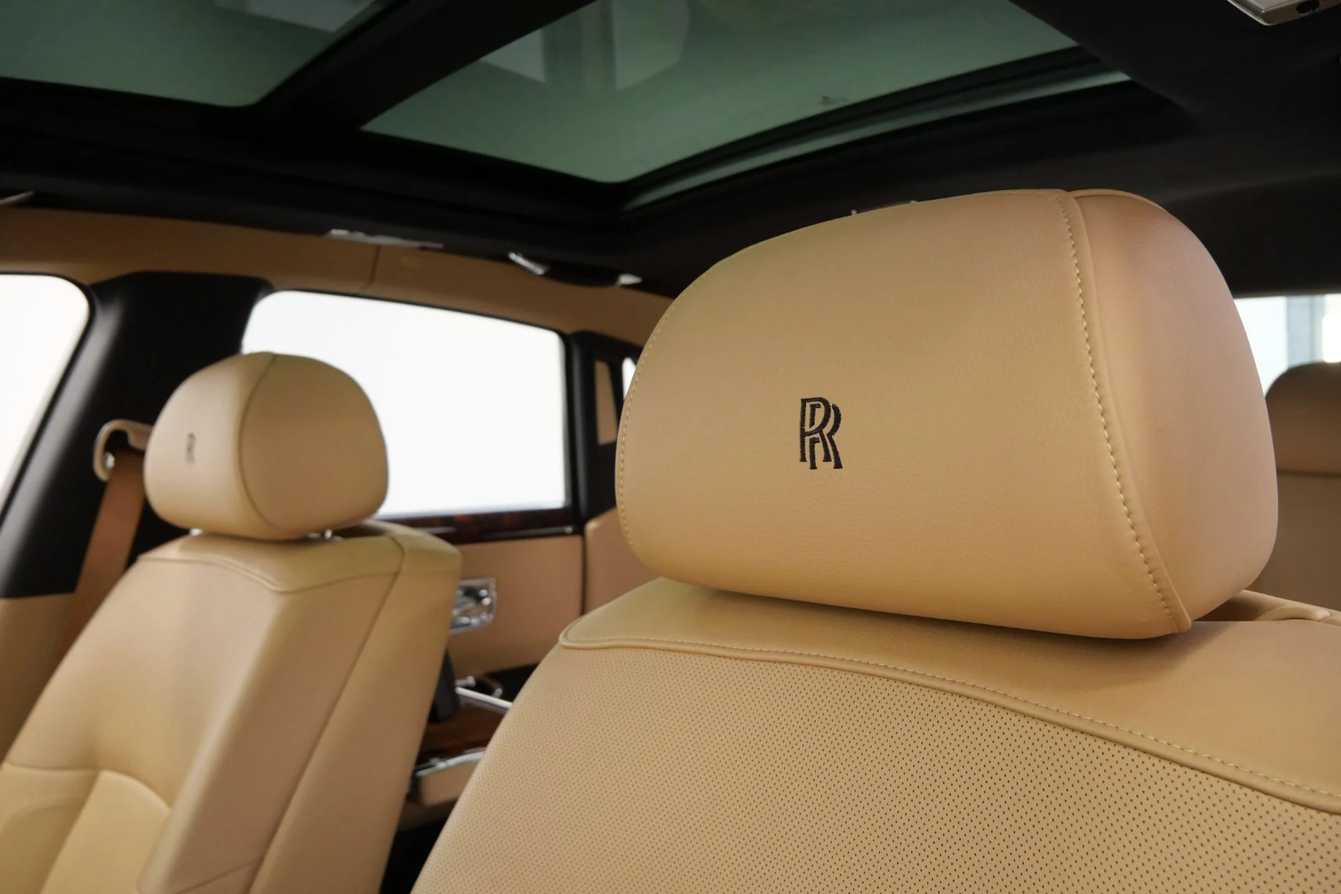 mph030_496429102_Used_2013_Rolls_Royce_Ghost_Rear_Theatre_Configuration_Sunroof_Picnic_Tables_1765817779_3c5ca132b9