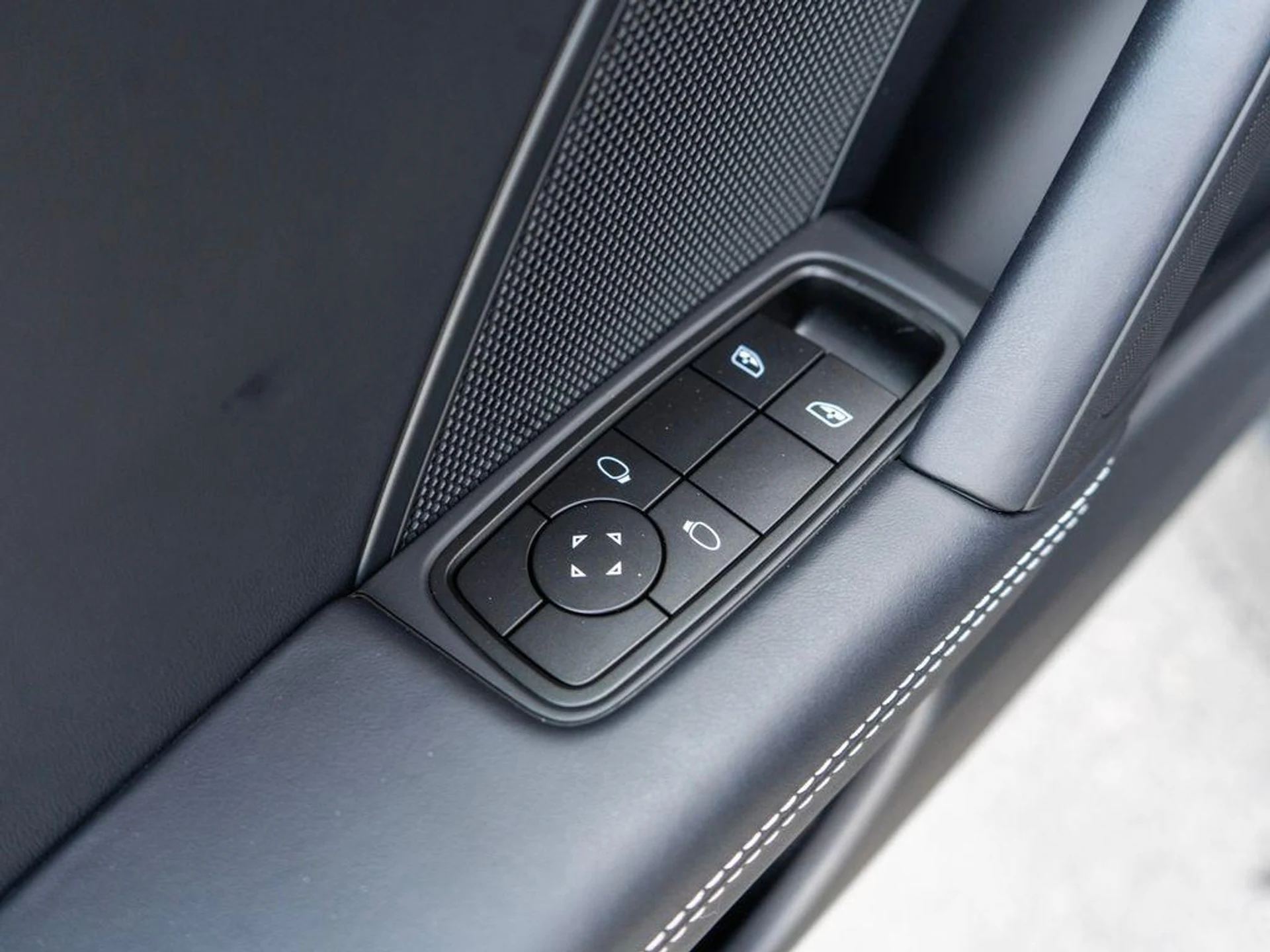 mph030_503532747_r_I00x_Glp2_Je_SF_Qf1_Ro_HAEX_E2_N4_5547771317