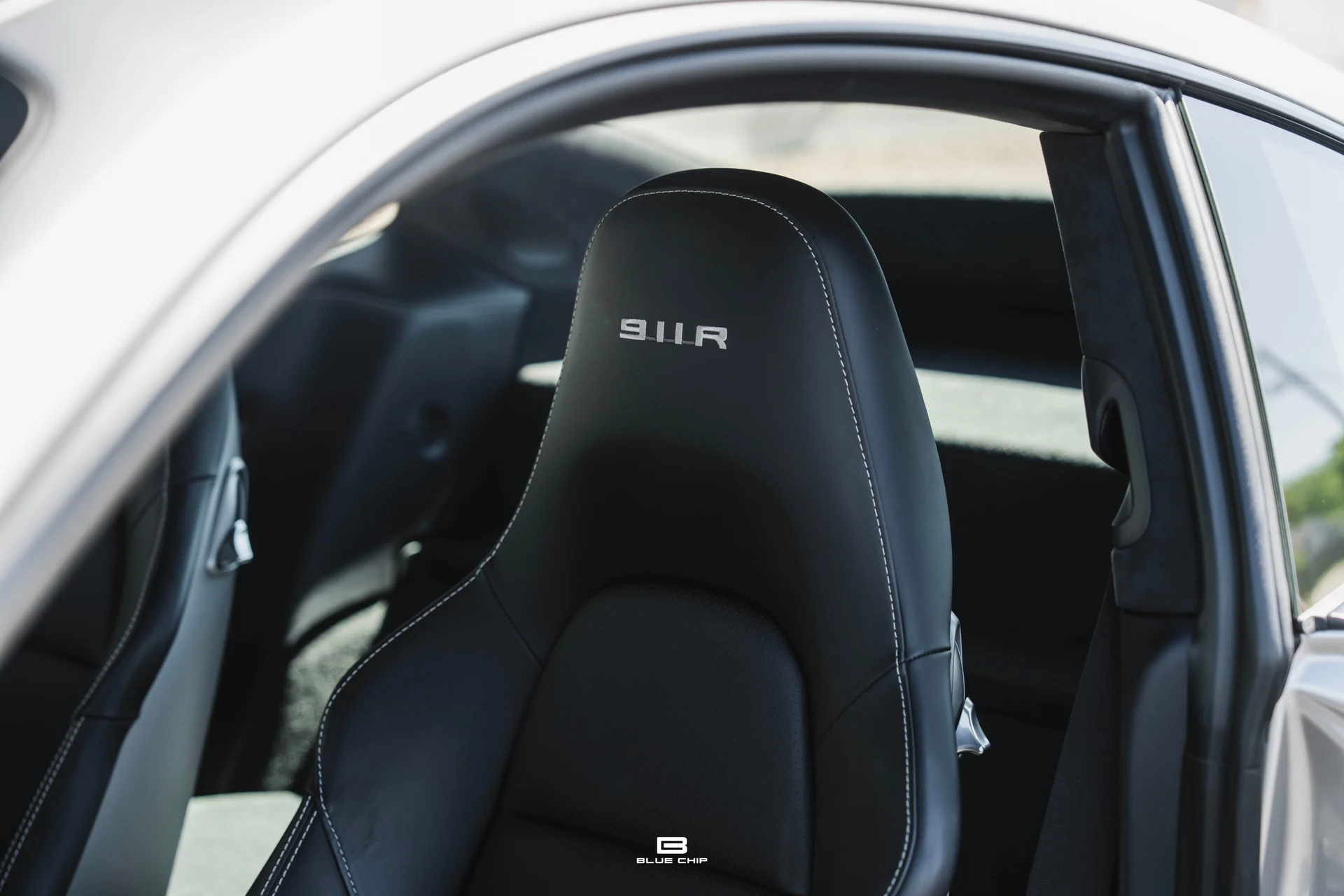mph030_503942754_6a2c87eecf32129b26014921_2016_Porsche_911_R_31_ac4fd03801