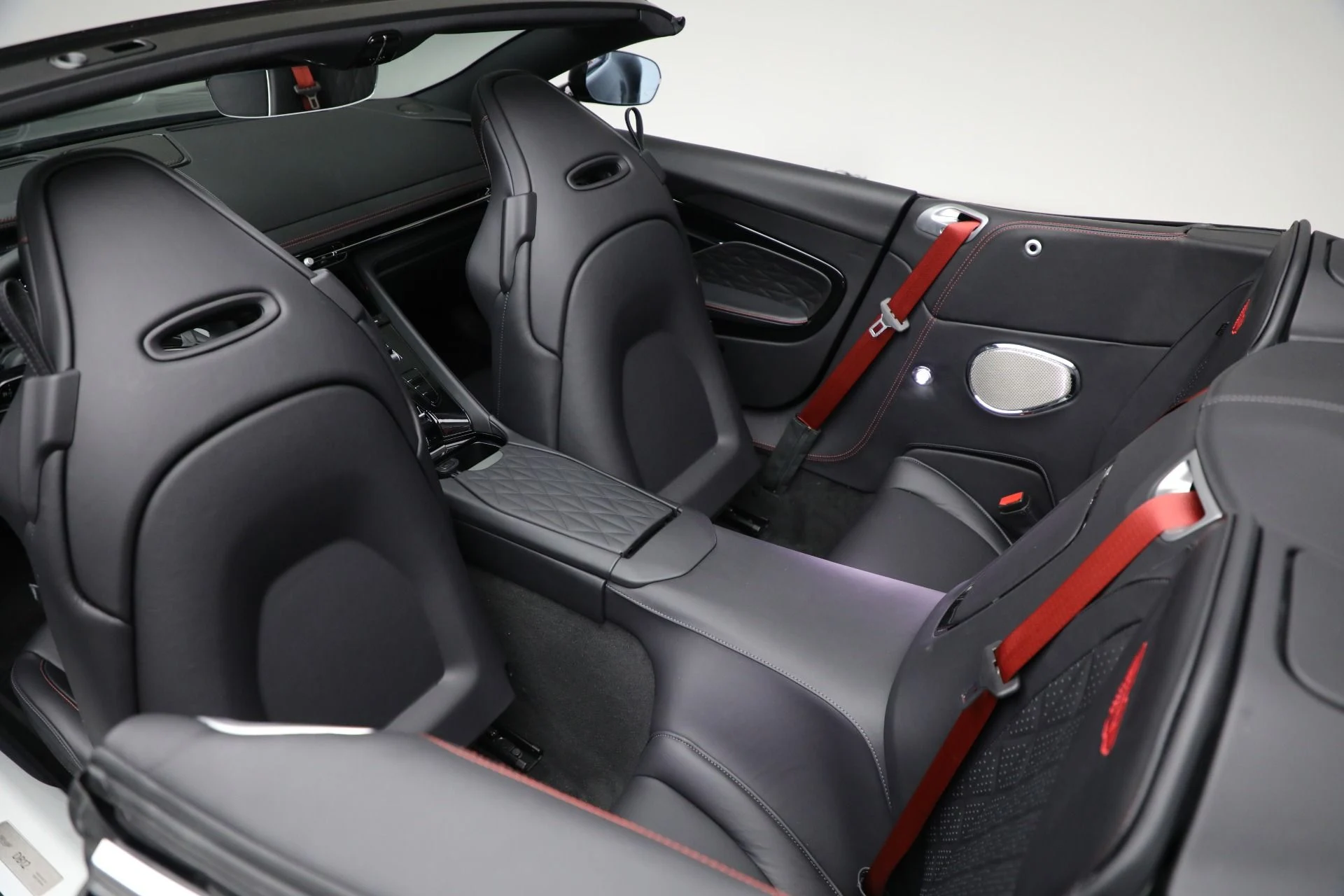 mph030_51856099_New_2025_Aston_Martin_DB_12_Volante_66fa87fd3f