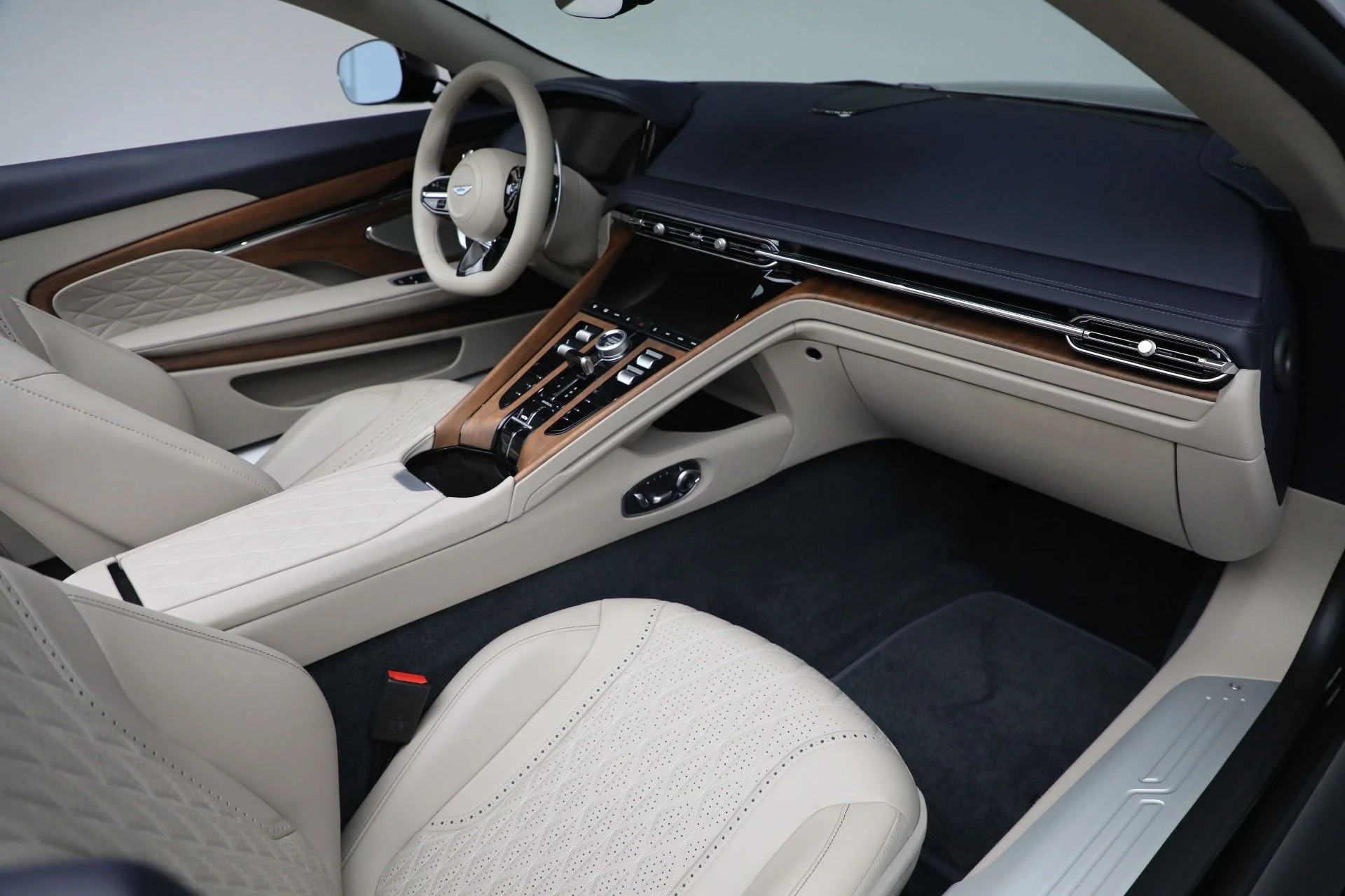 mph030_52635777_New_2025_Aston_Martin_DB_12_Volante_252f472a16