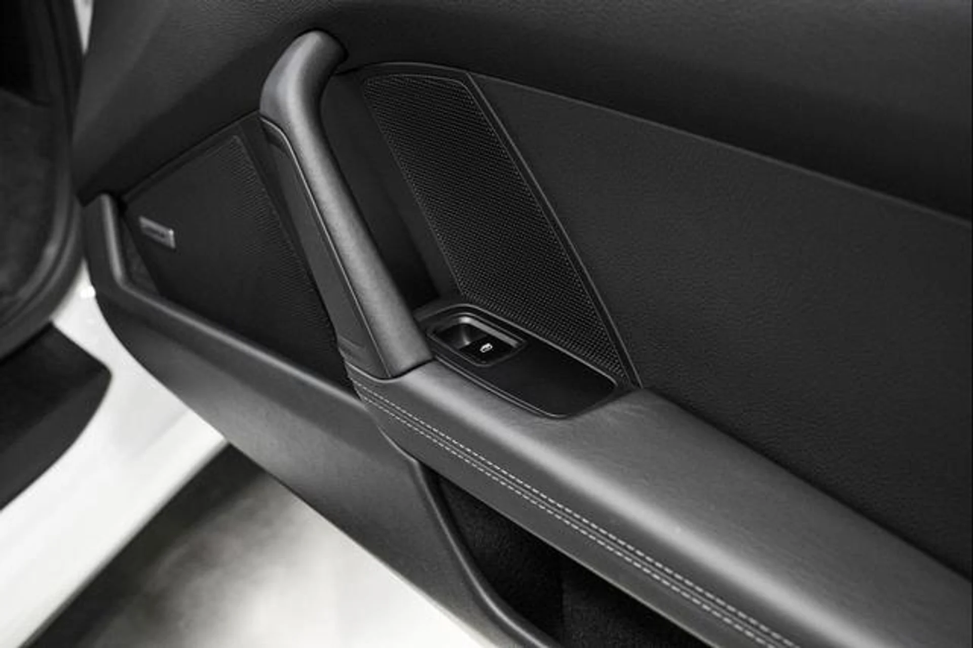 mph030_533511379_v_Hz_IR_Ug_B_Ofy7x2a_S9_UNH_2_Hd_R_Fg_278e7e5cb8