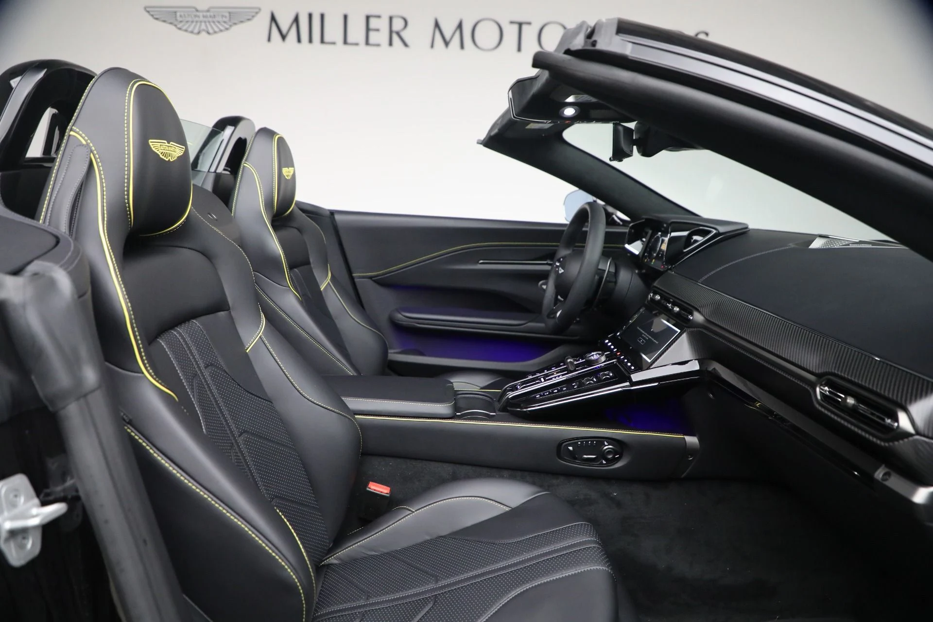 mph030_538551874_New_2026_Aston_Martin_Vantage_Roadster_1770848257_ca28aa6645