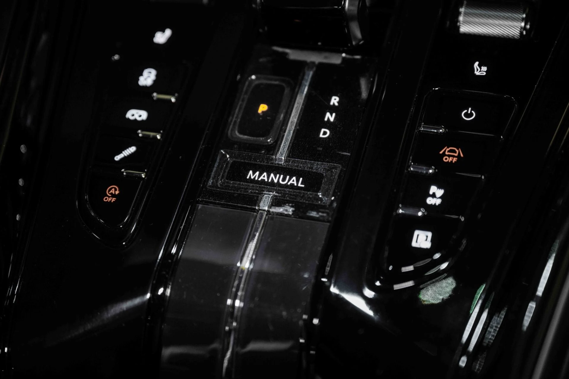 mph030_541246684_Used_2025_Aston_Martin_DB_12_Coupe_1724764184_3f4aadc074