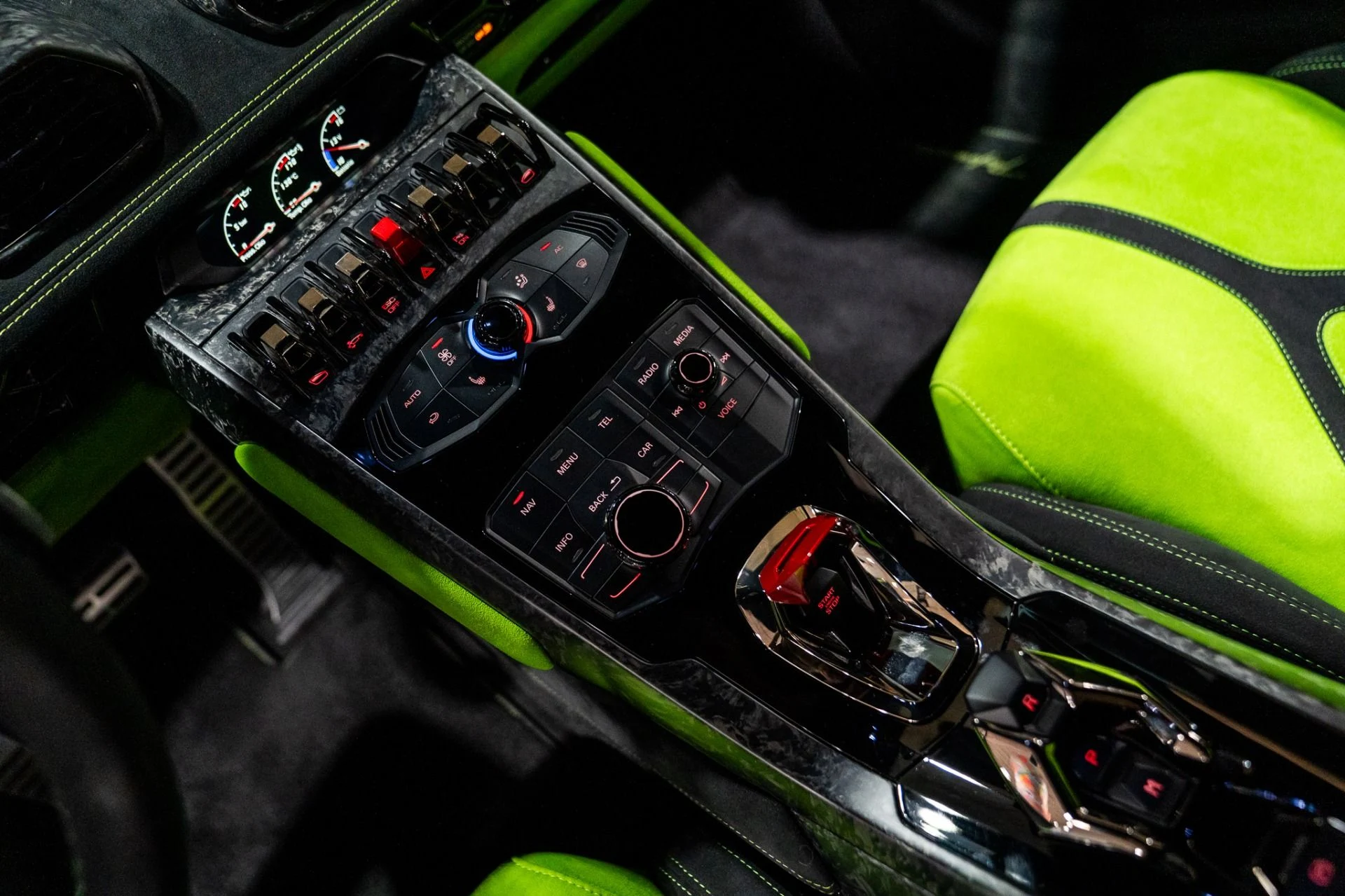 mph030_558416124_Used_2018_Lamborghini_Huracan_LP_640_4_Performante_Ad_Personam_Paint_and_Interior_Massive_Sticker_1769148084_081da4ec64