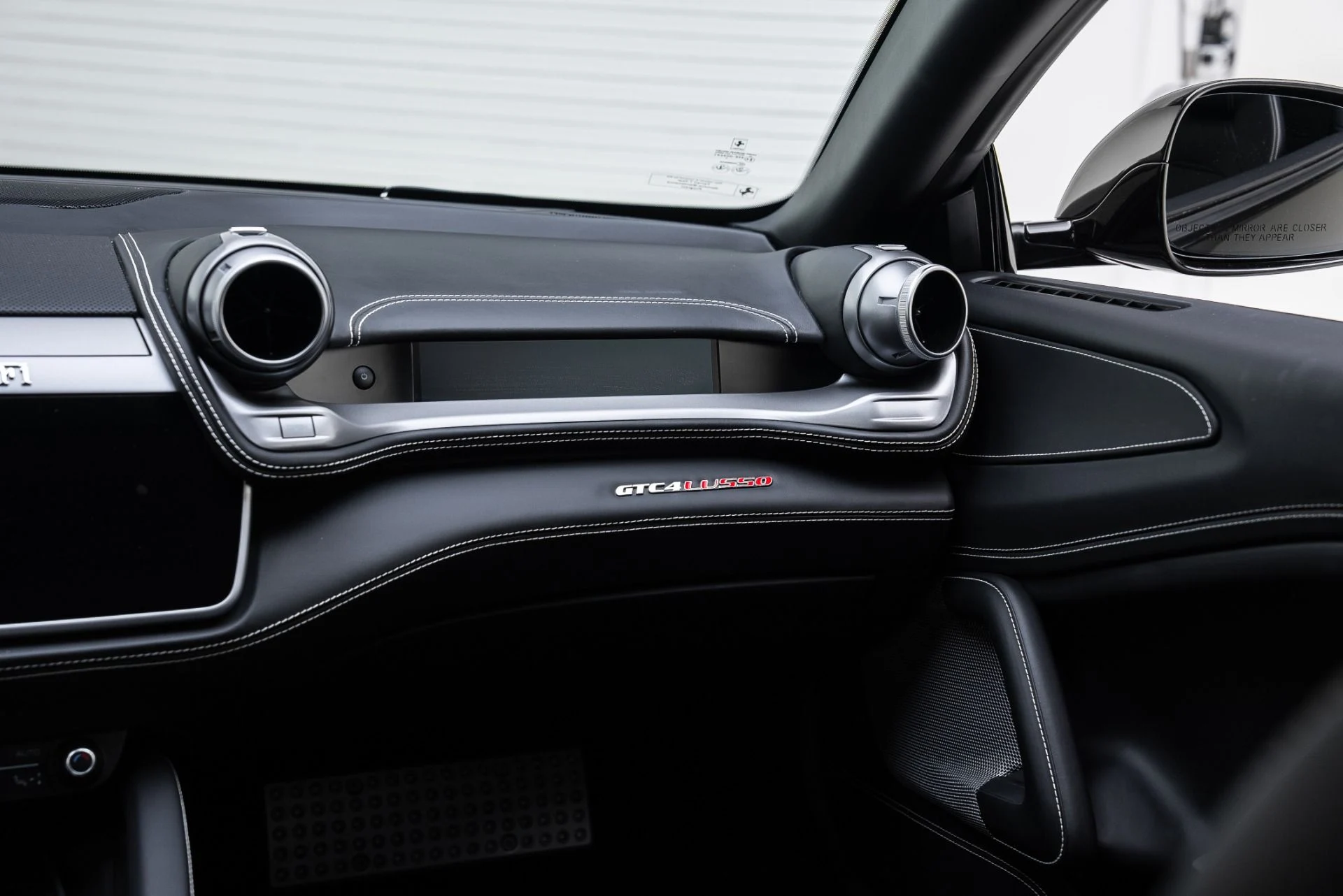 mph030_560369586_Used_2018_Ferrari_GTC_4_Lusso_1768413895_f601651e12