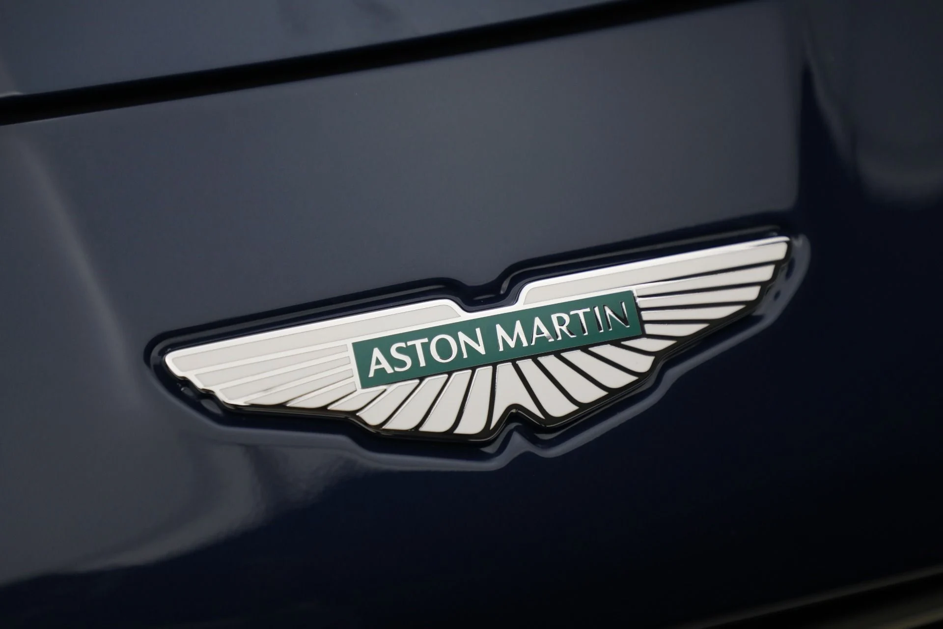 mph030_56513296_New_2025_Aston_Martin_Vanquish_1735676879_e9a437376d