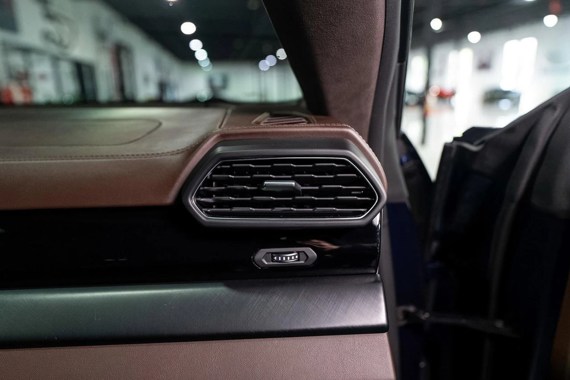 mph030_574368899_8068dc63cc6cced6a7a94ed398e67726_f3b8734964