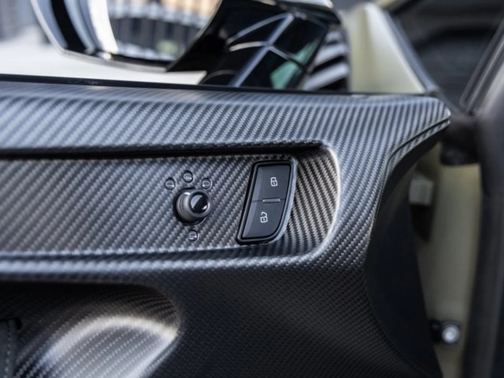 mph030_582149716_31_60f922c141