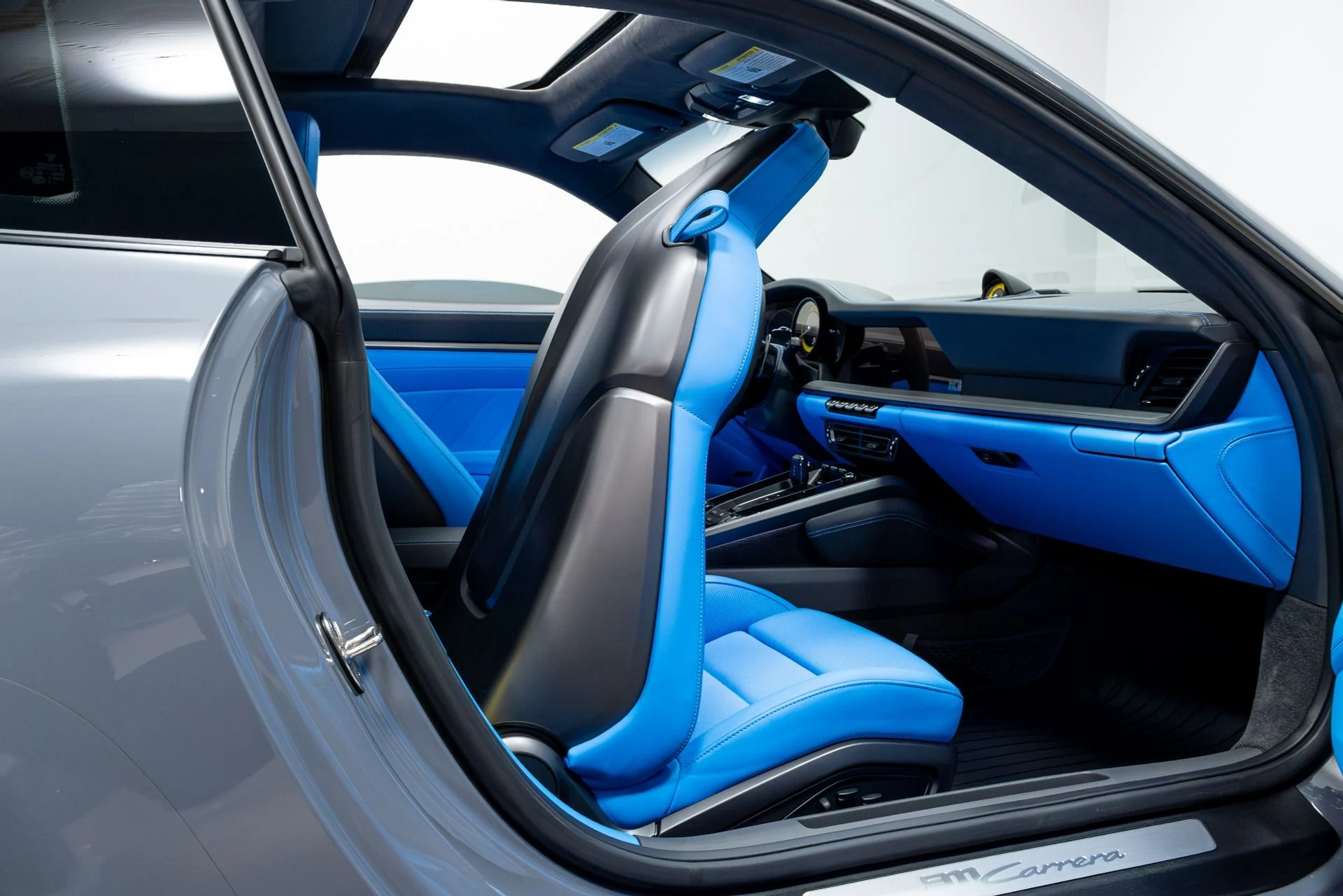 mph030_584766693_Used_2024_Porsche_911_1774039779_f2e634a63e