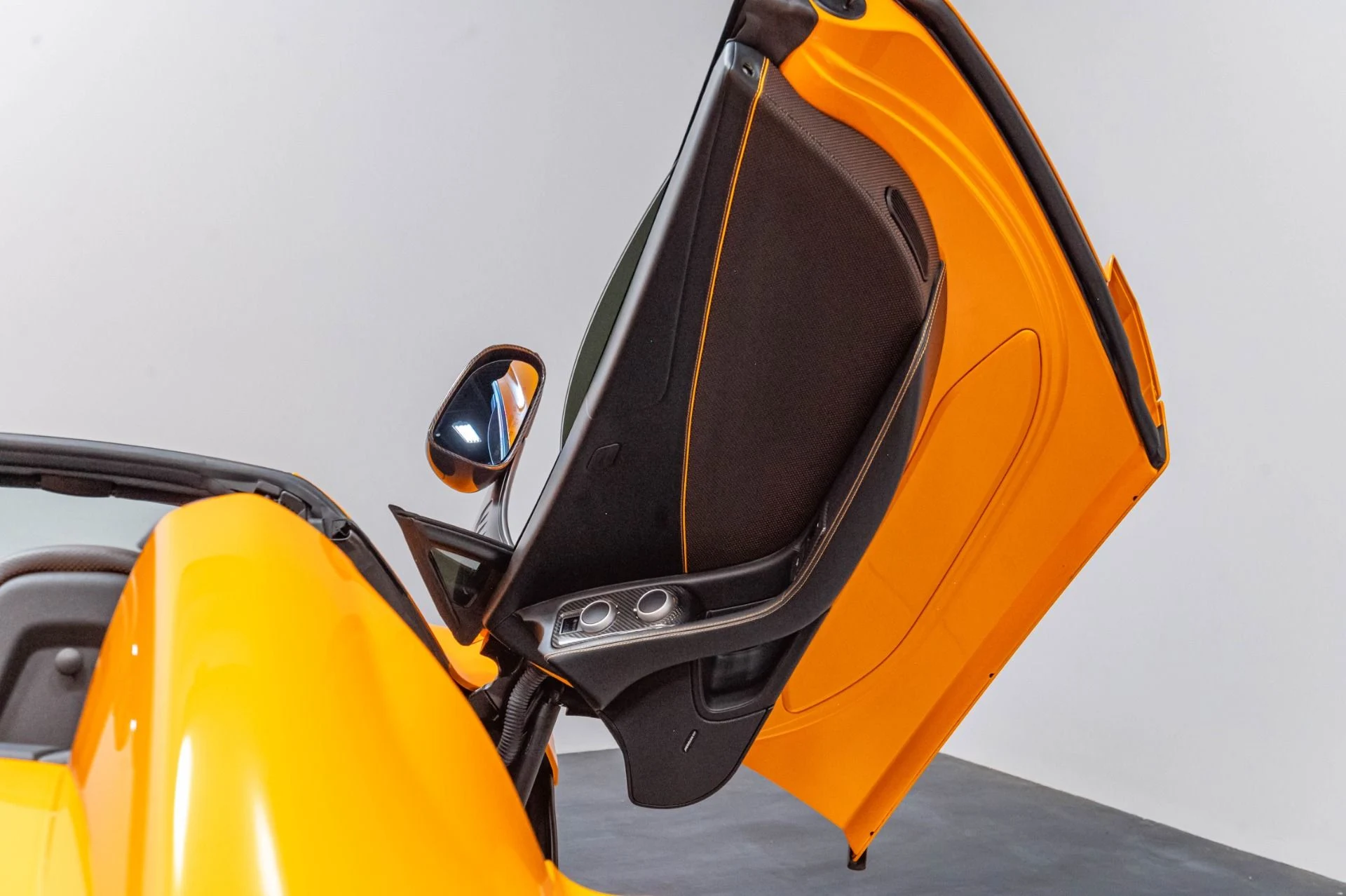 mph030_586498611_Used_2015_Mc_Laren_650_S_Spider_1784647983_cd99f3b86e