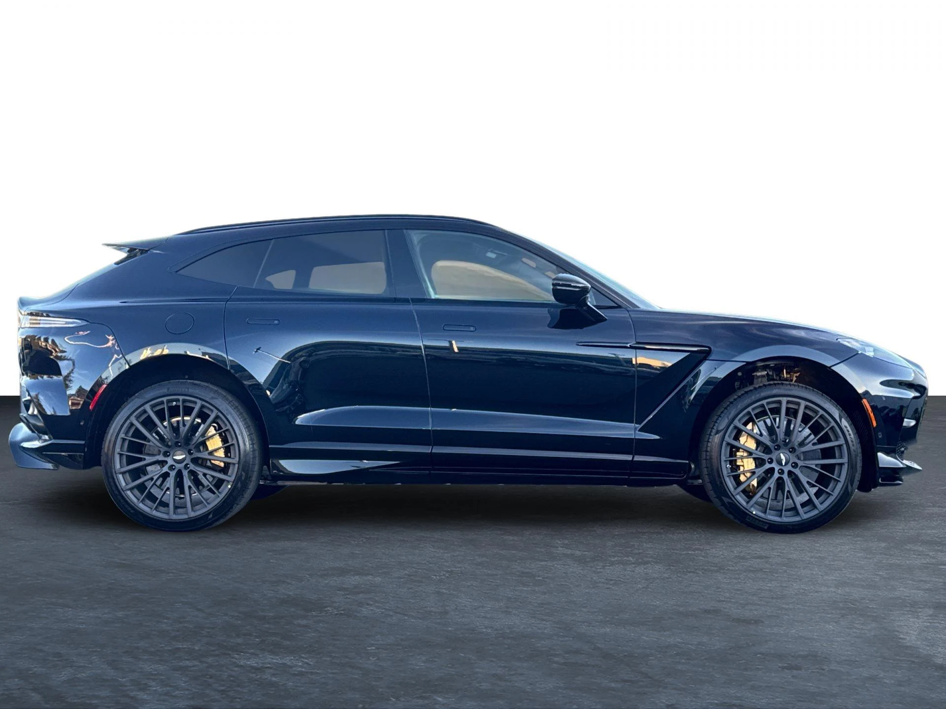mph030_587194713_New_2026_Aston_Martin_DBX_707_1767971563_9e55ff9173