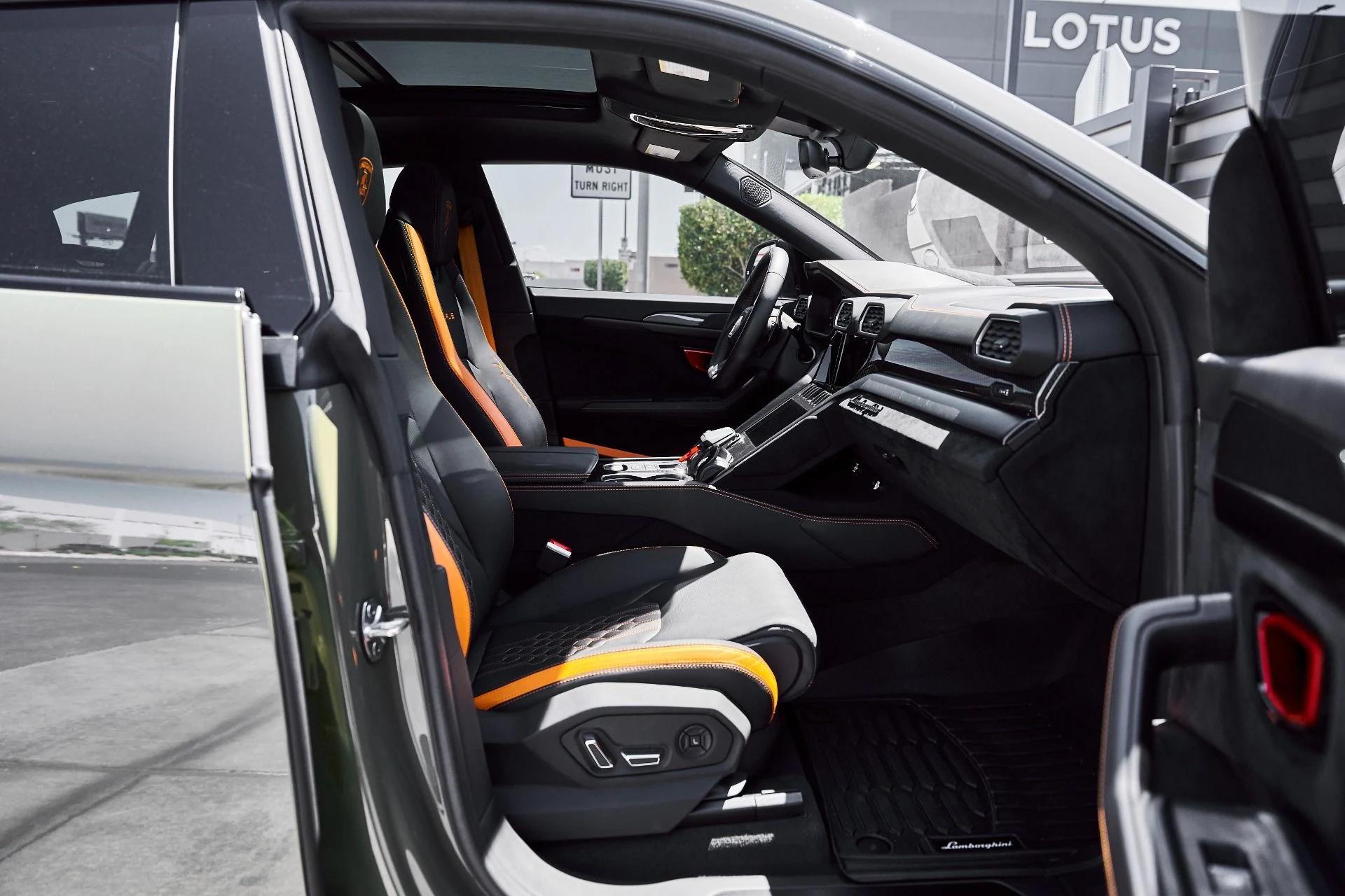 mph030_587977842_Used_2023_Lamborghini_Urus_Performante_1778288910_67abb271fa