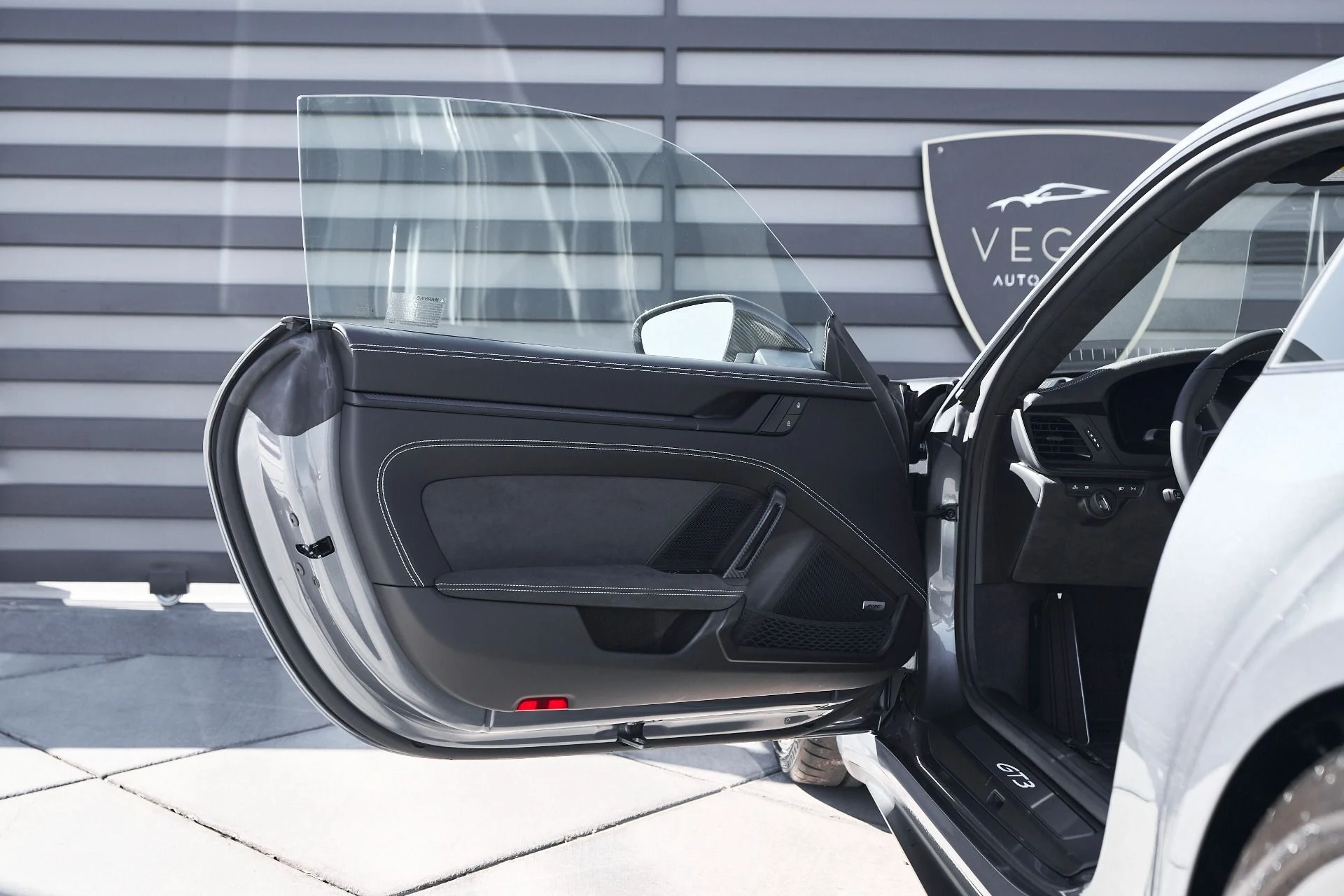 mph030_588243657_Used_2025_Porsche_911_GT_3_1760570004_83b56b4be5