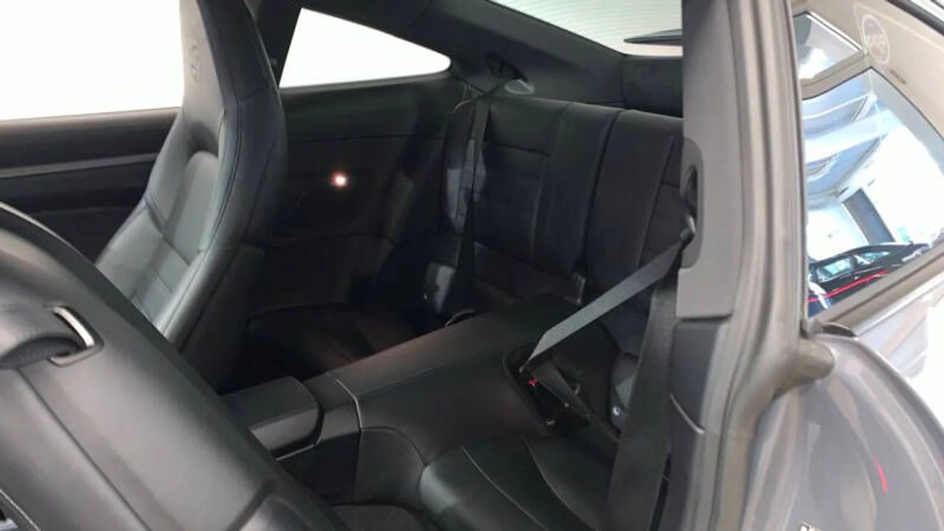 mph030_588933522_2025_porsche_911_carrera_2dr_coupe_2fd141c7ad