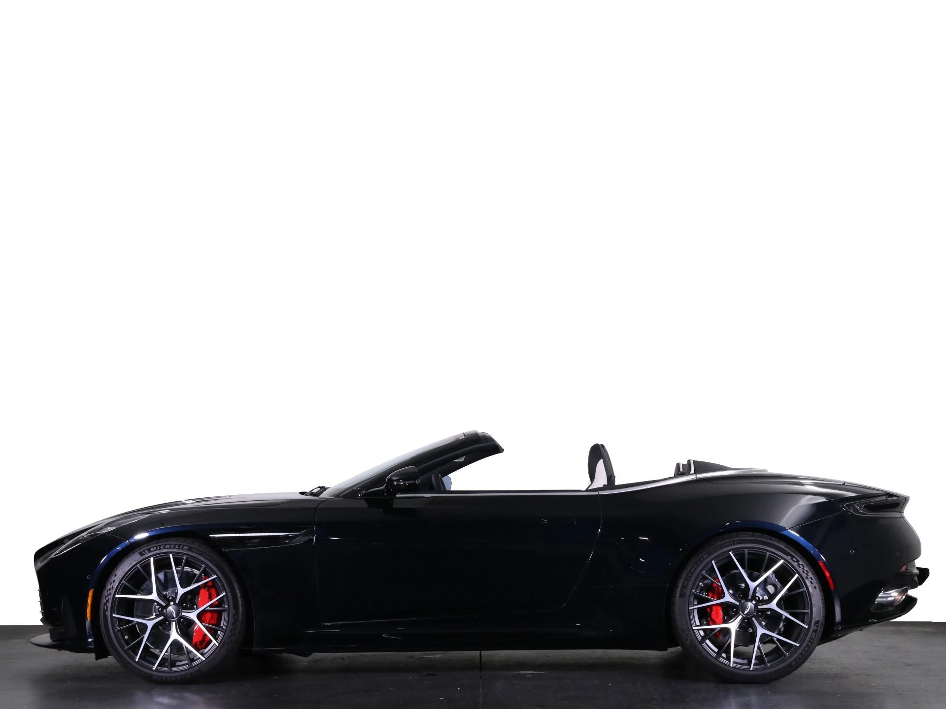 mph030_600075248_Used_2025_Aston_Martin_DB_12_Volante_1758482753_c894e8306a