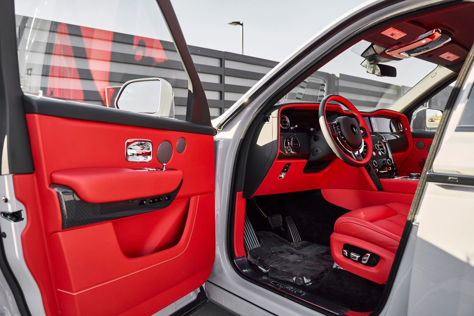 mph030_605851005_Used_2025_Rolls_Royce_Cullinan_Black_Badge_1763084582_fcd9ce416d