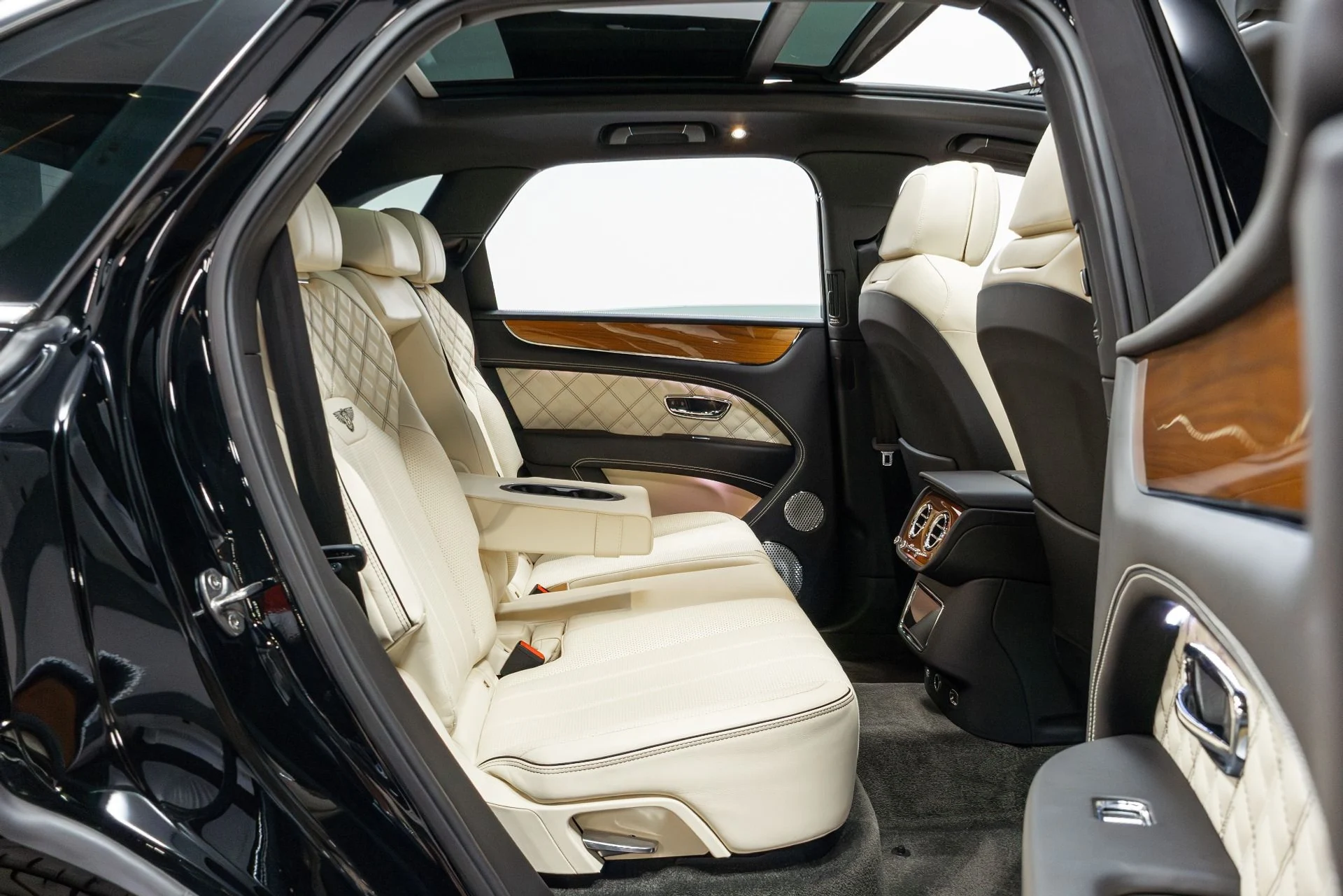 mph030_618140560_Used_2021_Bentley_Bentayga_V8_First_Edition_1776782316_01764686e7