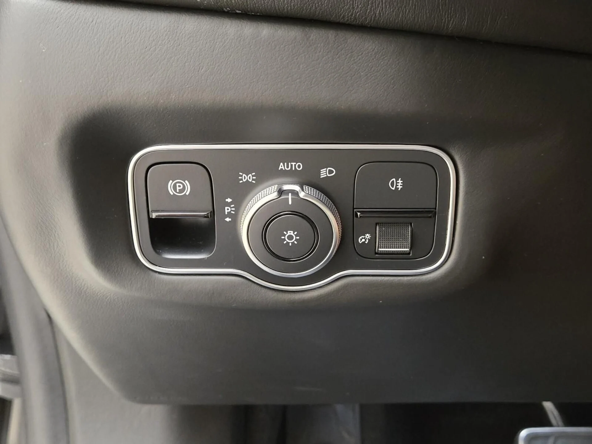 mph030_626044470_Used_2020_Aston_Martin_DB_11_1727783519_4e4732154d