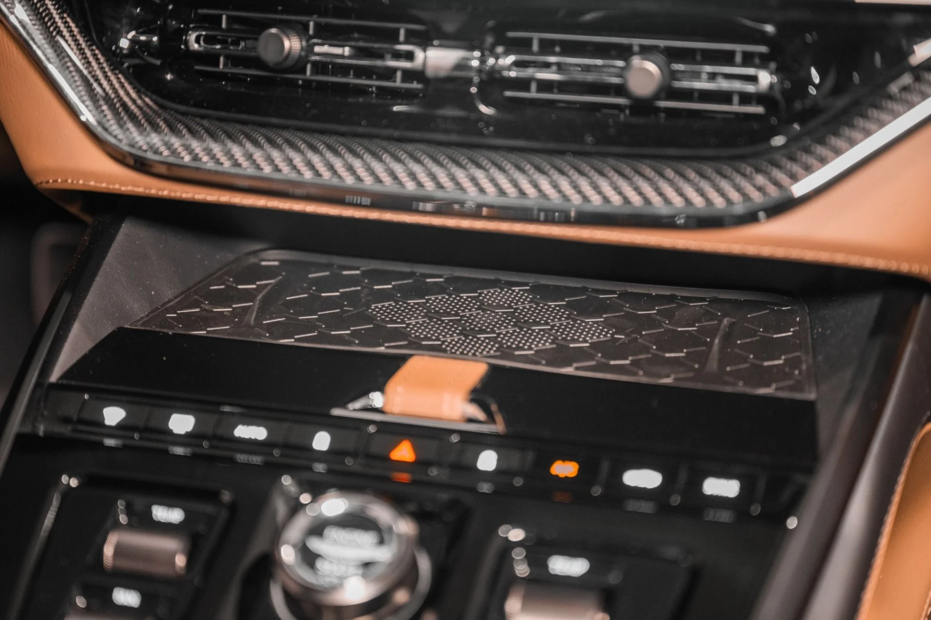 mph030_633376136_New_2026_Aston_Martin_DBX_707_1780937763_e1ece3adb8