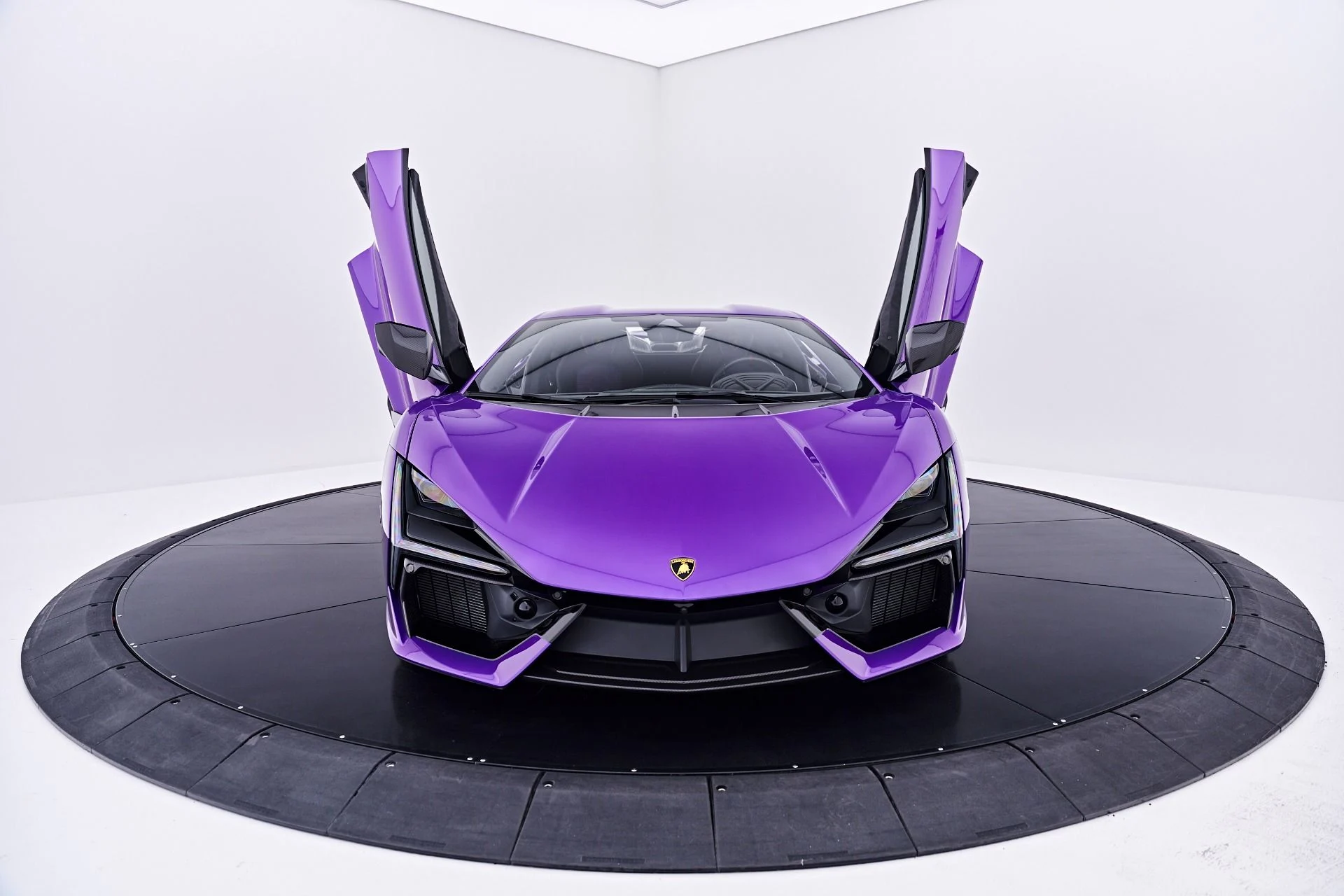 mph030_63870671_Used_2025_Lamborghini_Revuelto_Base_1784242628_47540e128a