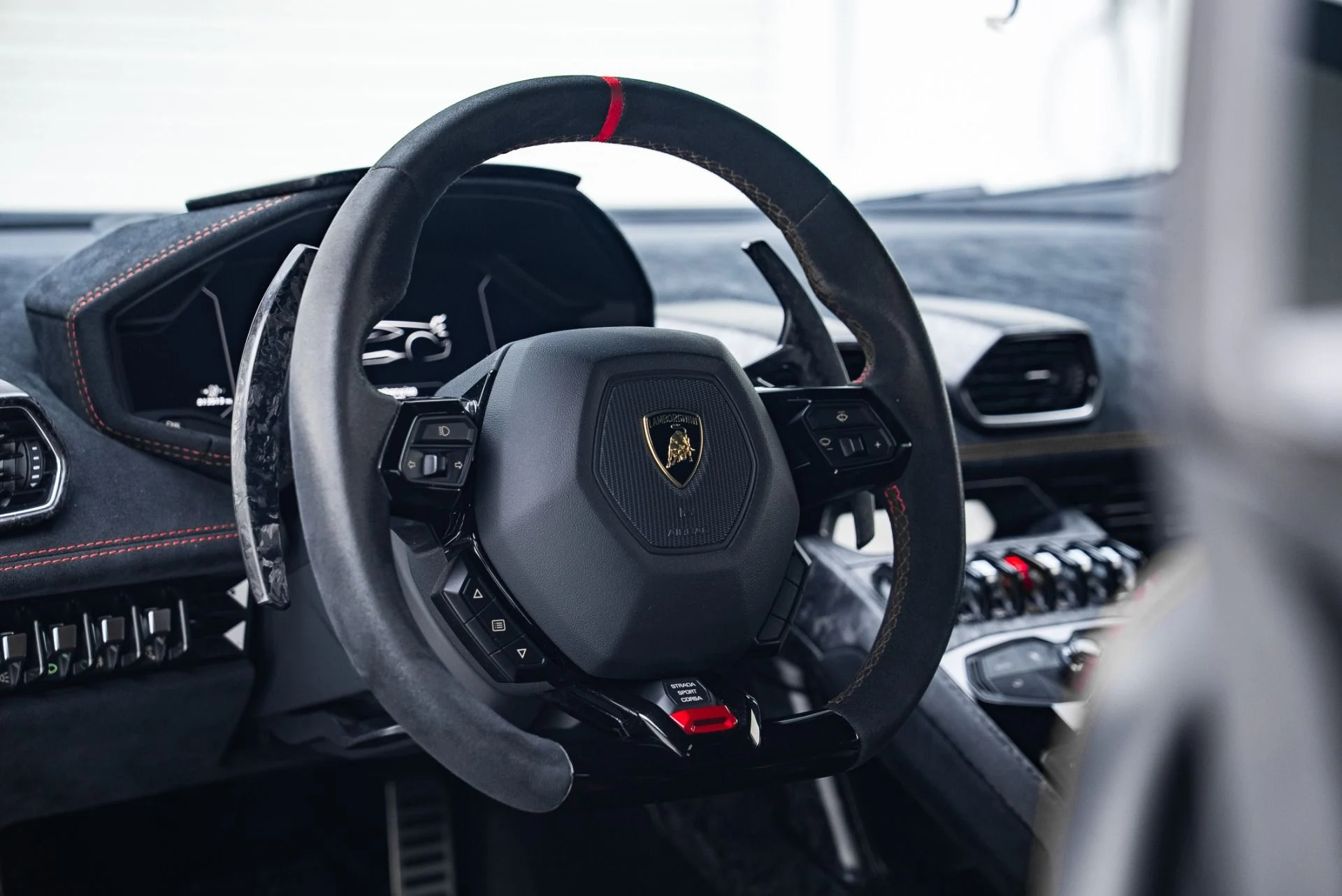 mph030_639693591_Used_2018_Lamborghini_Huracan_LP_640_4_Performante_1765562490_be5d0eebf1