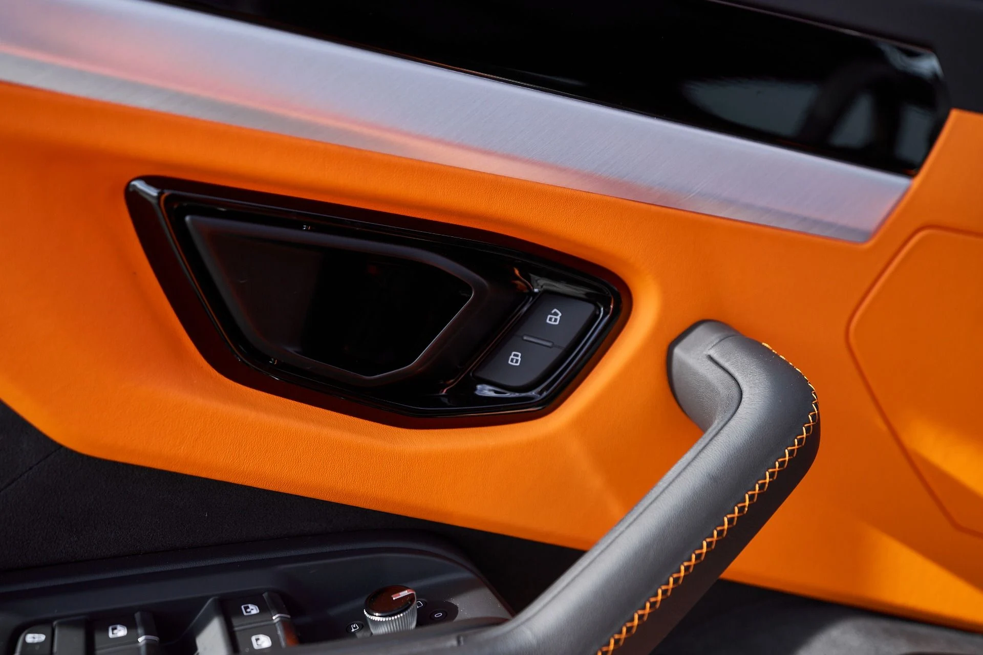 mph030_655002320_Used_2025_Lamborghini_Urus_SE_1763677019_0f62a87d1b