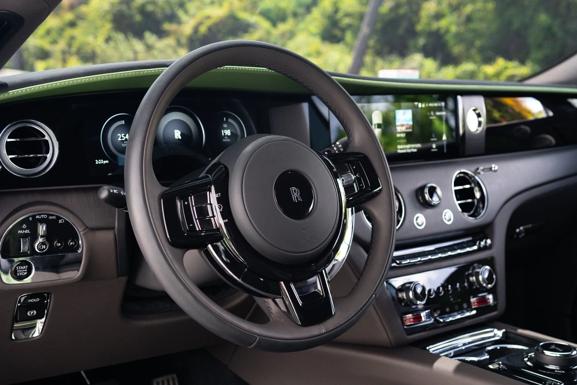 mph030_666193459_Used_2024_Rolls_Royce_Spectre_1775023108_420815b63a