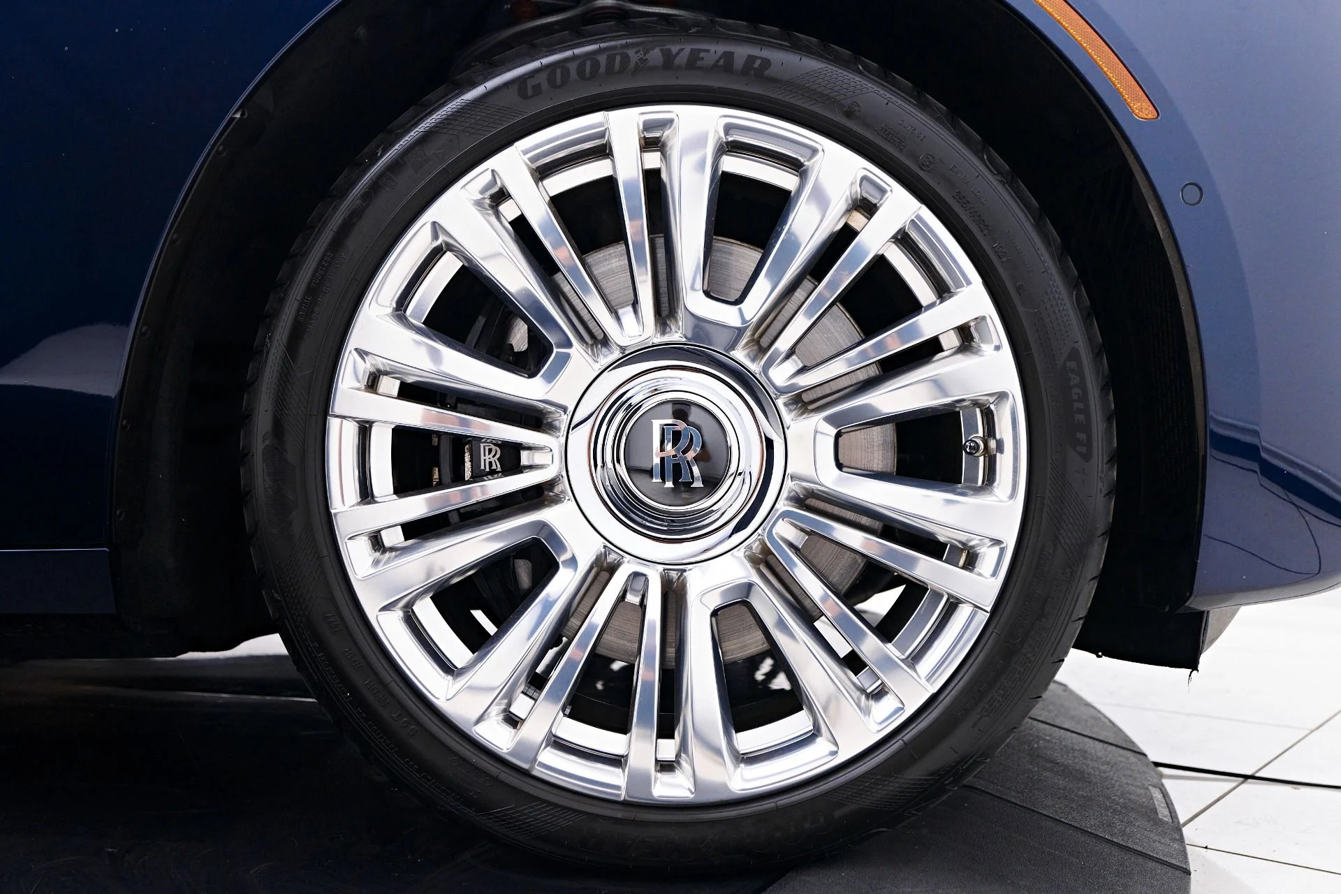 mph030_670139383_Used_2023_Rolls_Royce_Ghost_1755200436_eaa50966d1