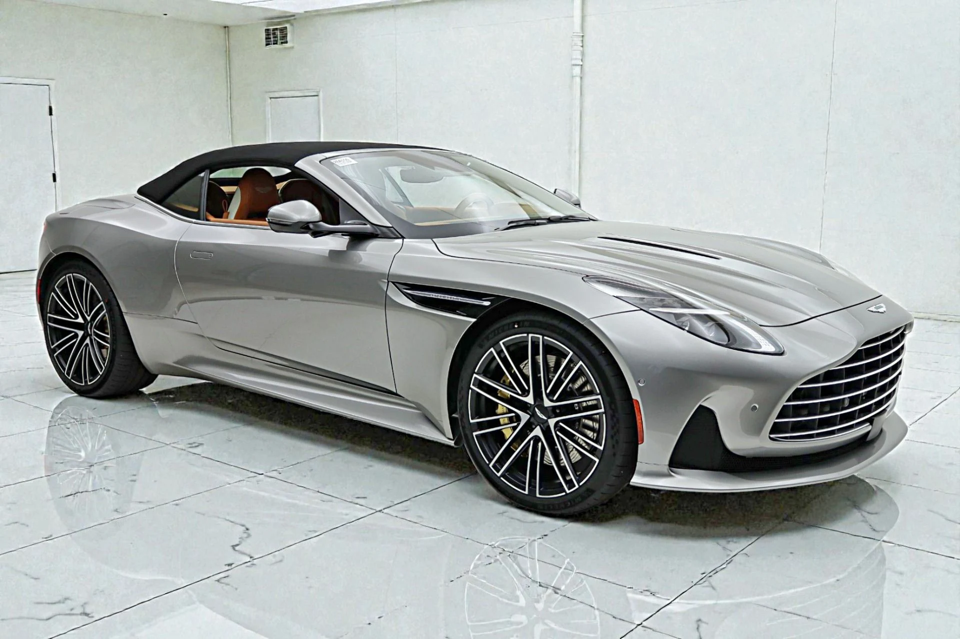mph030_67116387_New_2026_Aston_Martin_DB_12_Volante_3b53527f7f