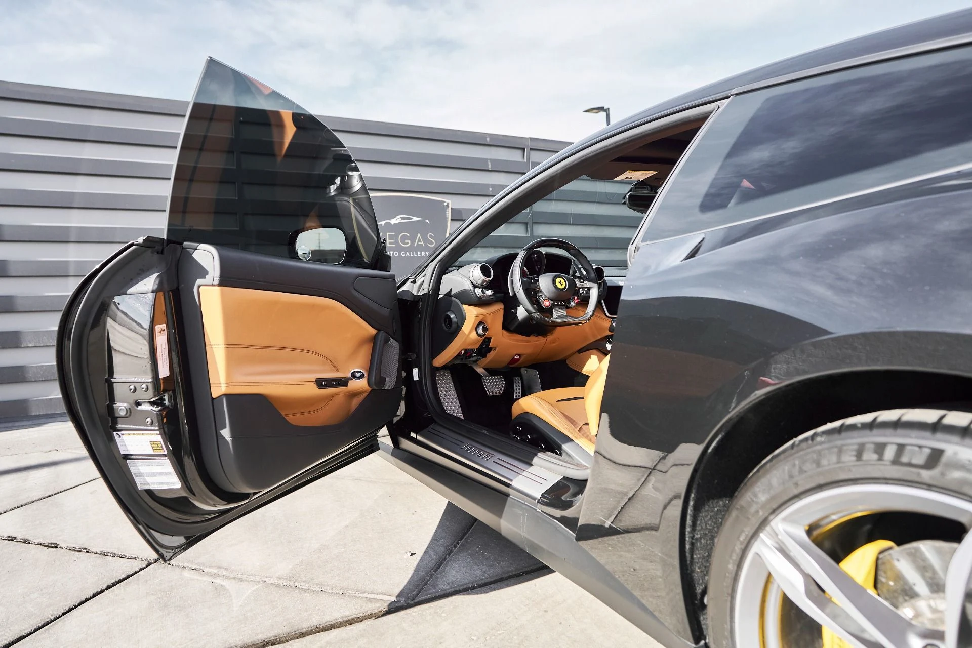 mph030_673415986_Used_2018_Ferrari_GTC_4_Lusso_V12_1764210155_ce26474627