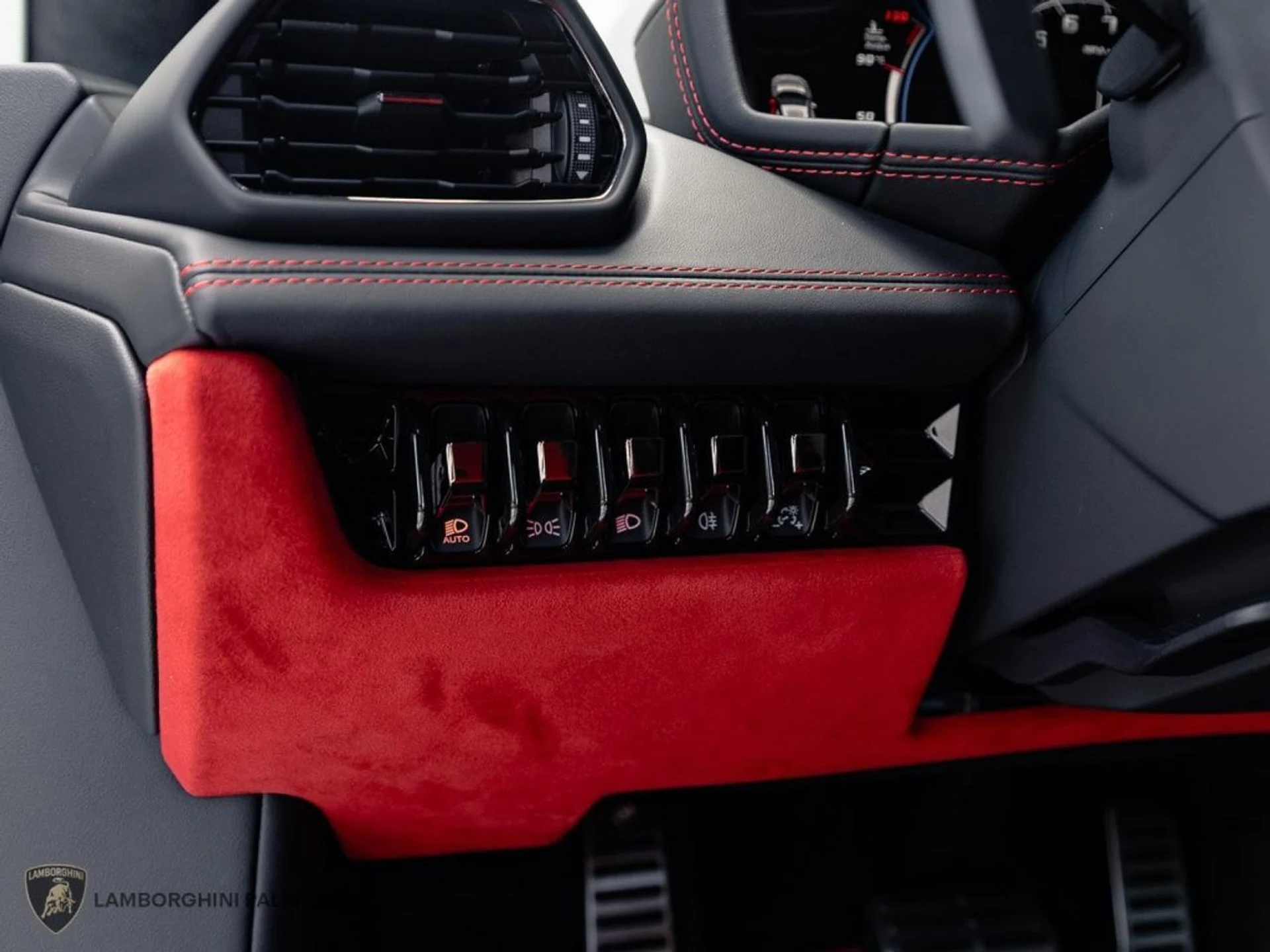 mph030_674046249_e9bb9f8a9c384285bd9d743a392bba7c_174a8f40ac