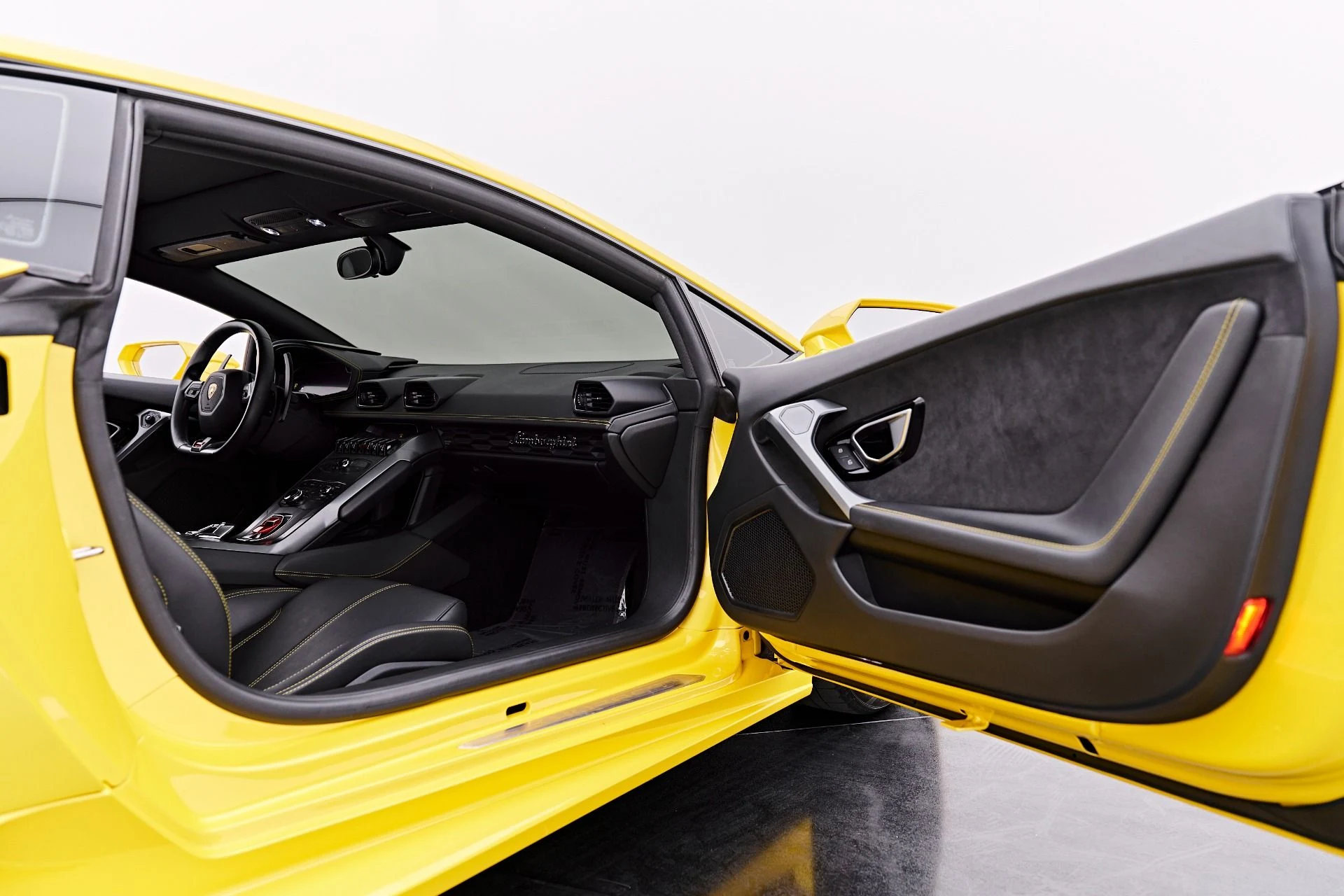 mph030_690771136_Used_2017_Lamborghini_Huracan_1786046264_797e1a4d0b