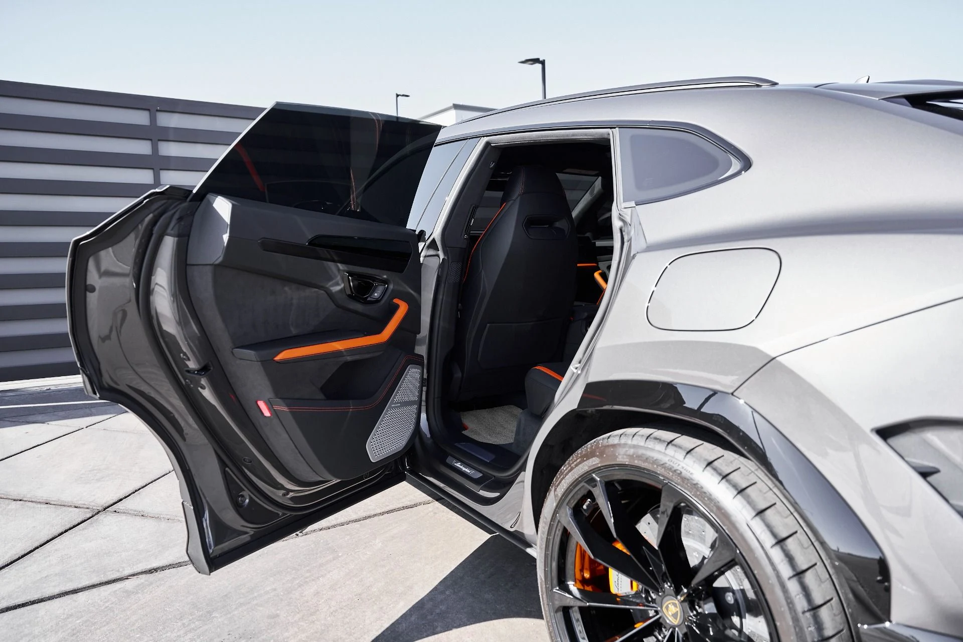 mph030_693943334_Used_2025_Lamborghini_Urus_SE_1770086458_8af00fc0cd