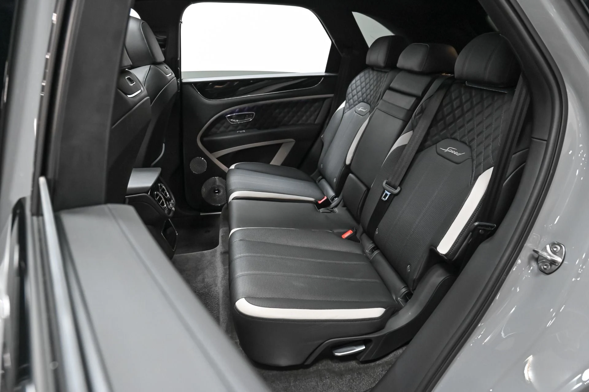 mph030_7076128_Used_2022_Bentley_Bentayga_Speed_1758039444_59c735c303