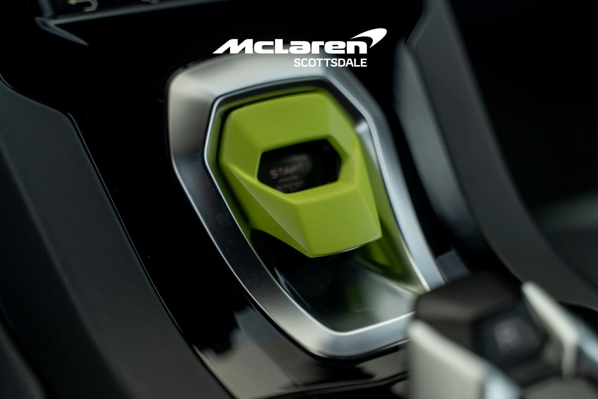 mph030_71624595_Used_2022_LAMBORGHINI_HURACAN_EVO_1762550693_a0a479bb81