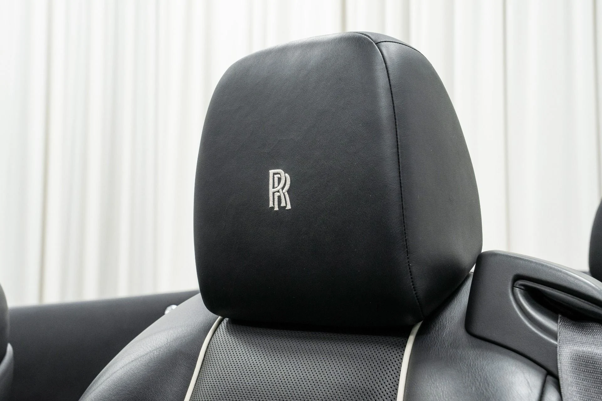 mph030_737075228_Used_2017_Rolls_Royce_Dawn_Full_Polish_Wheels_Contrast_Stitching_and_Piping_Low_Miles_1764715069_2828096ddc