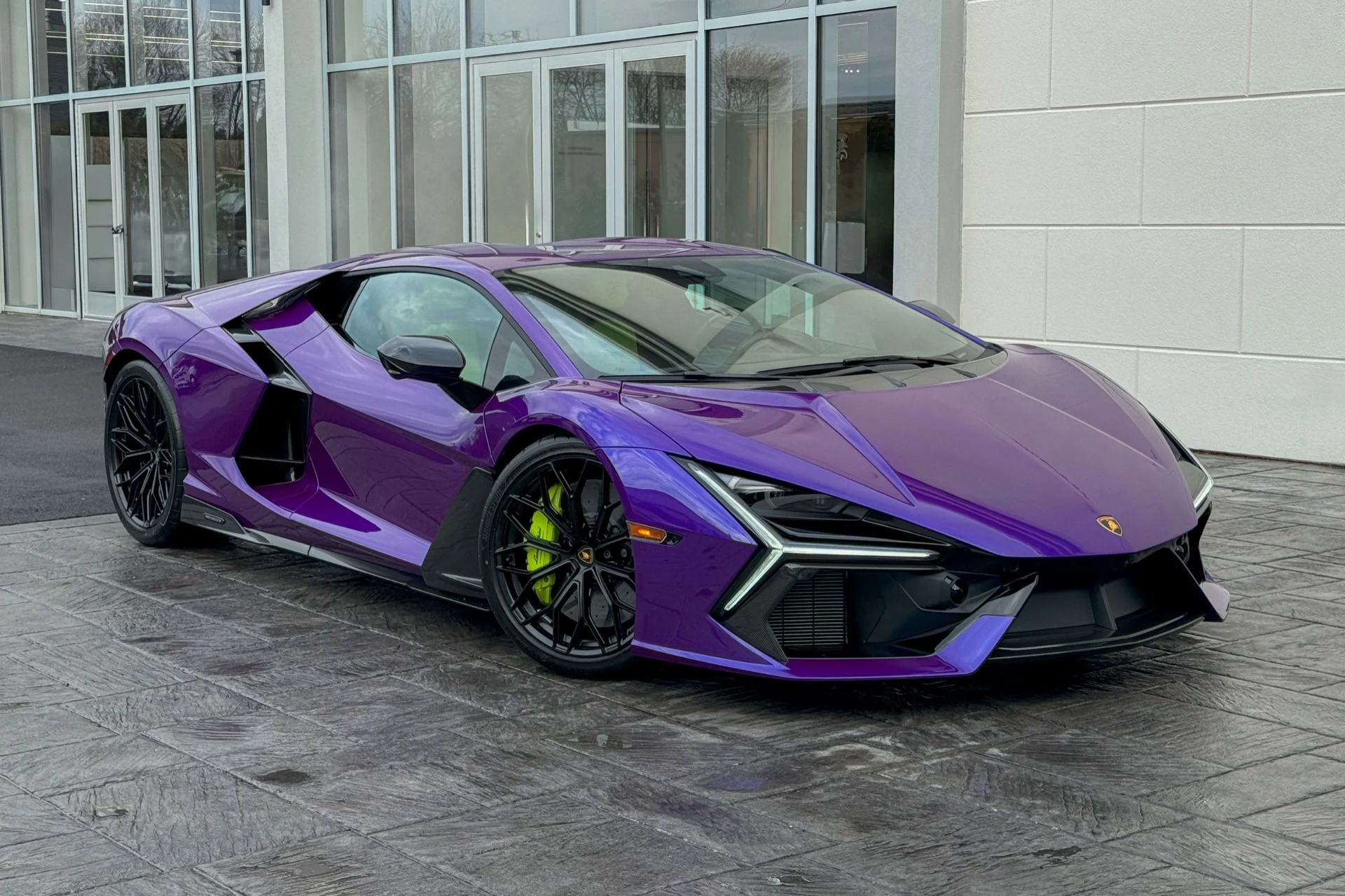 mph030_749447191_Used_2024_Lamborghini_Revuelto_1752181809_6a653e297b