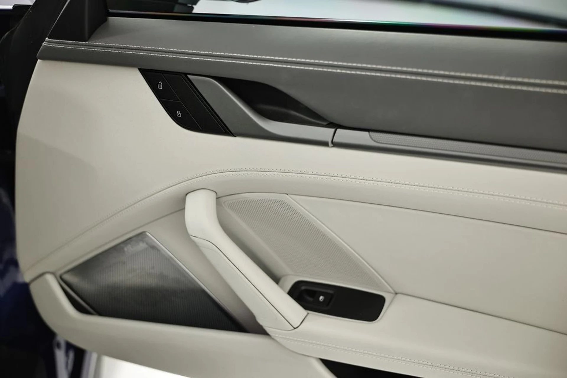 mph030_7524846_ca12f065eb01cc74c253f6f1ee0e65a2_9273718fac