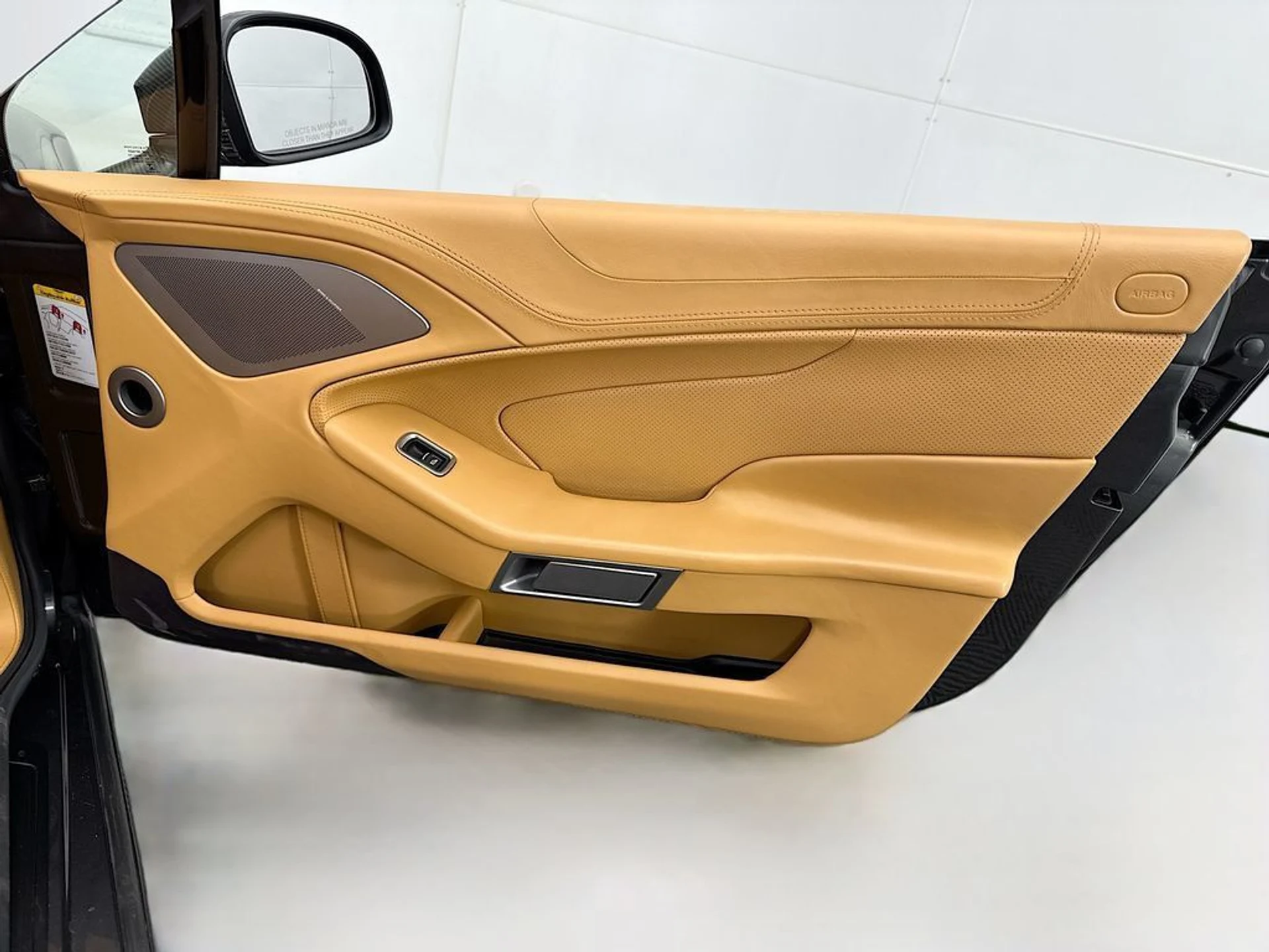 mph030_753335818_used_2014_aston_martin_vanquish_2drvolante_8119_22995957_31_1024_62097bfda2