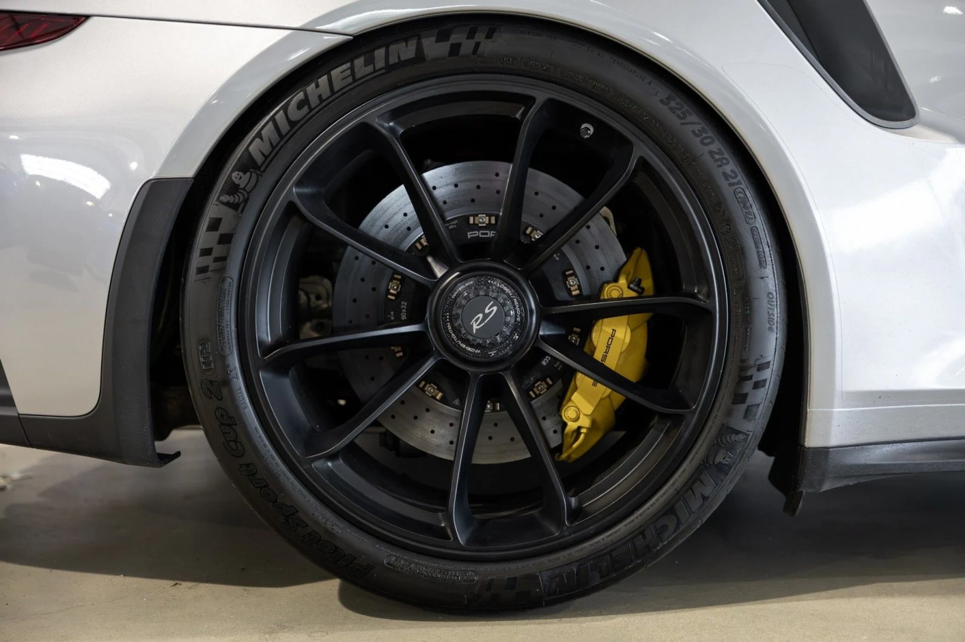 mph030_77201236_k_A_65fde0f277